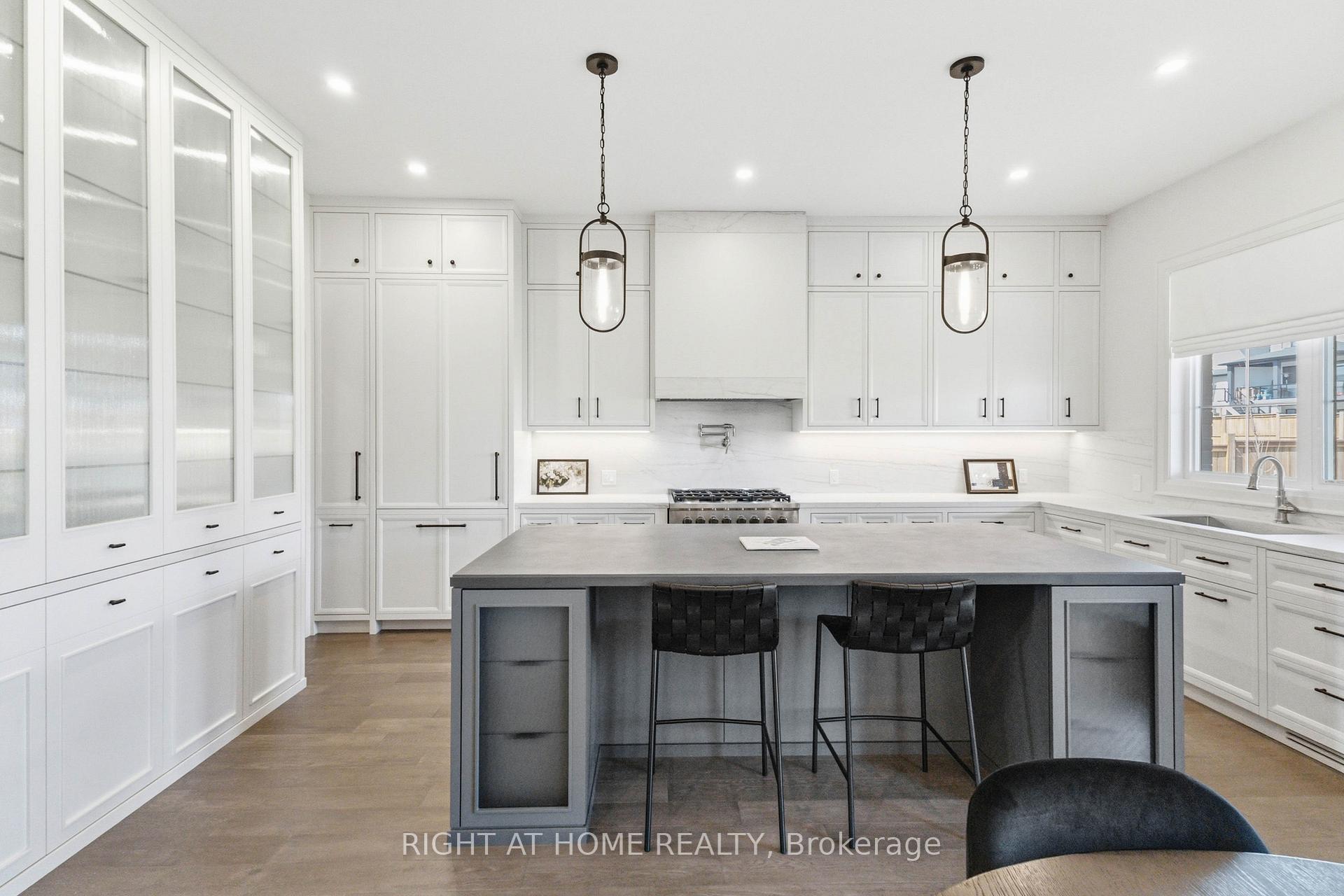 Photo 25 of 326 Manhattan Drive, London, South K — HOMEH