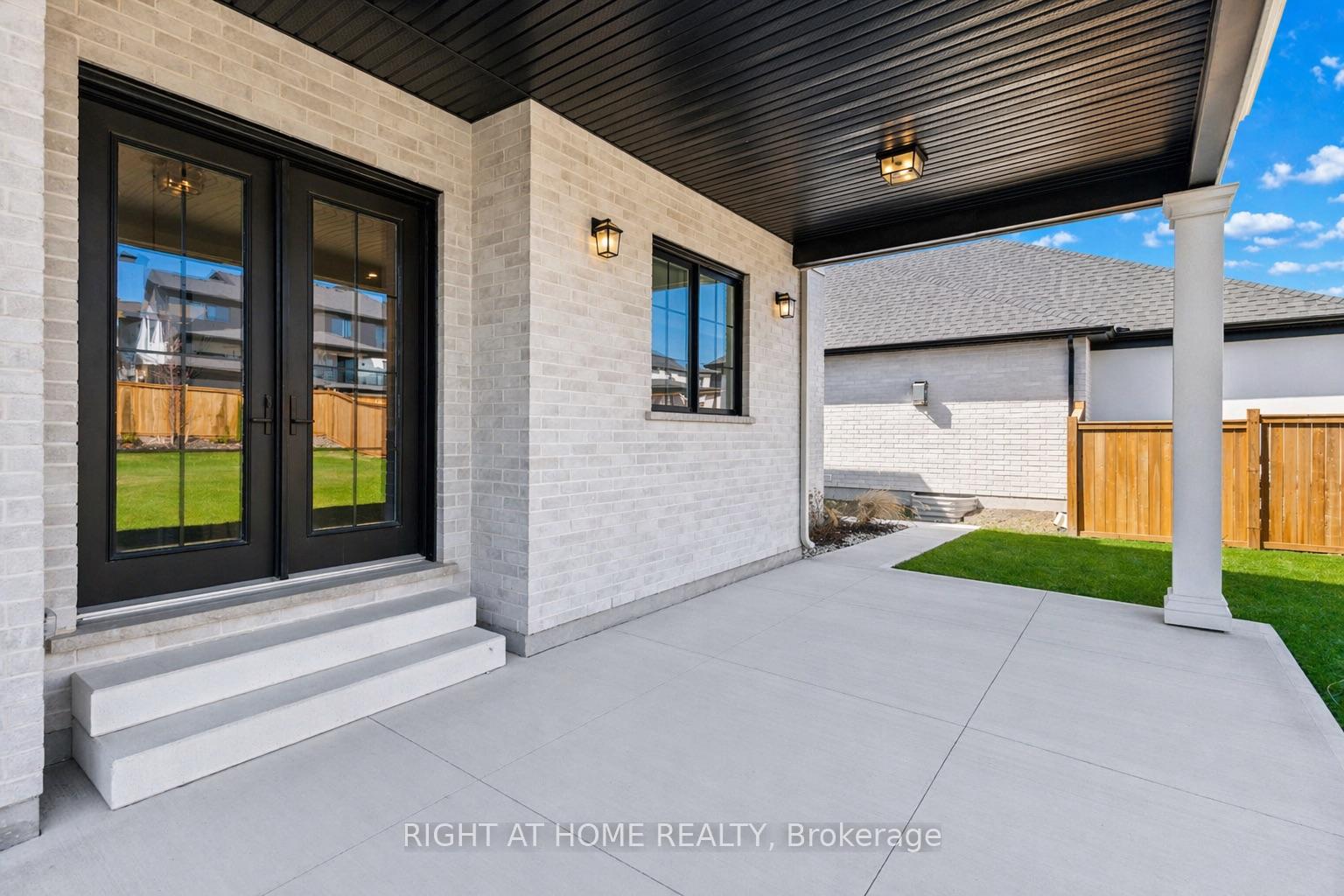 Photo 46 of 326 Manhattan Drive, London, South K — HOMEH