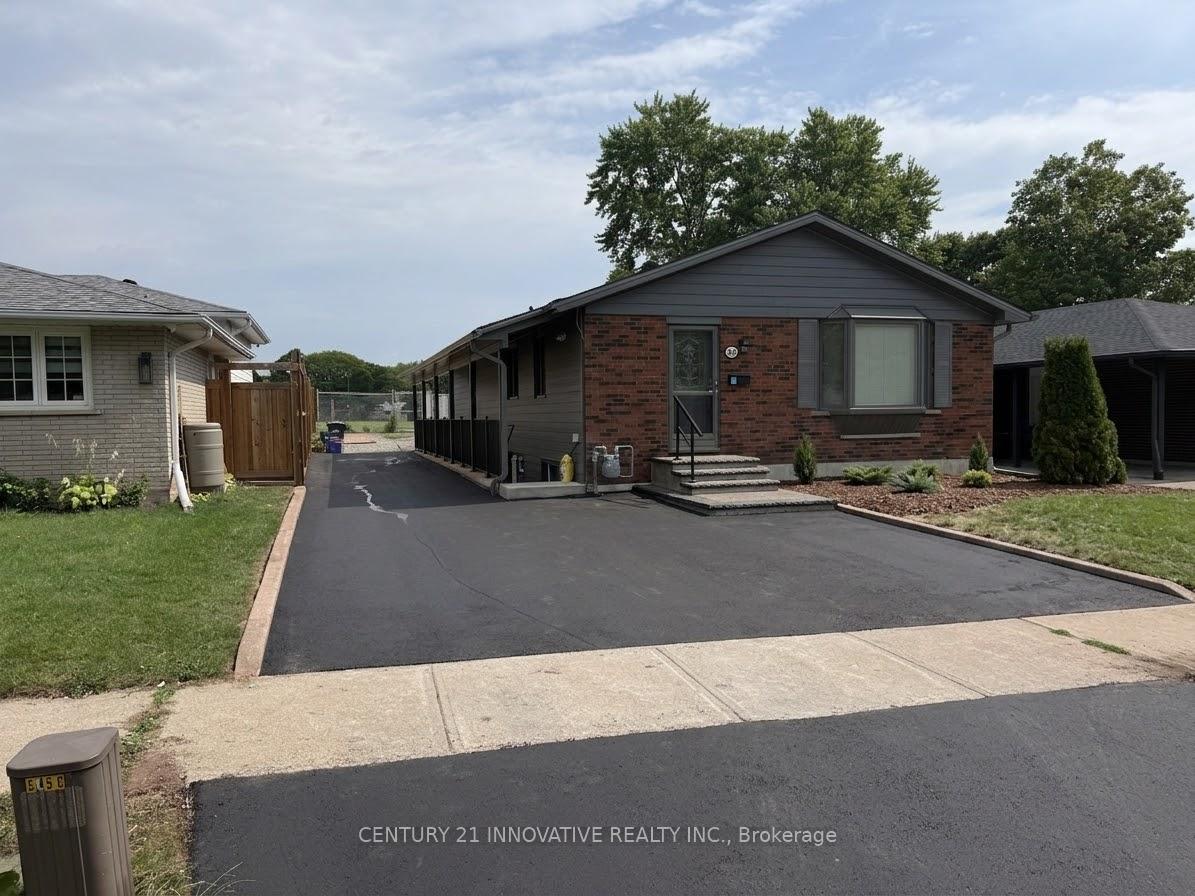 Photo 2 of Unit Upper, 541 Chamberlain Road, Burlington, Shoreacres — HOMEH