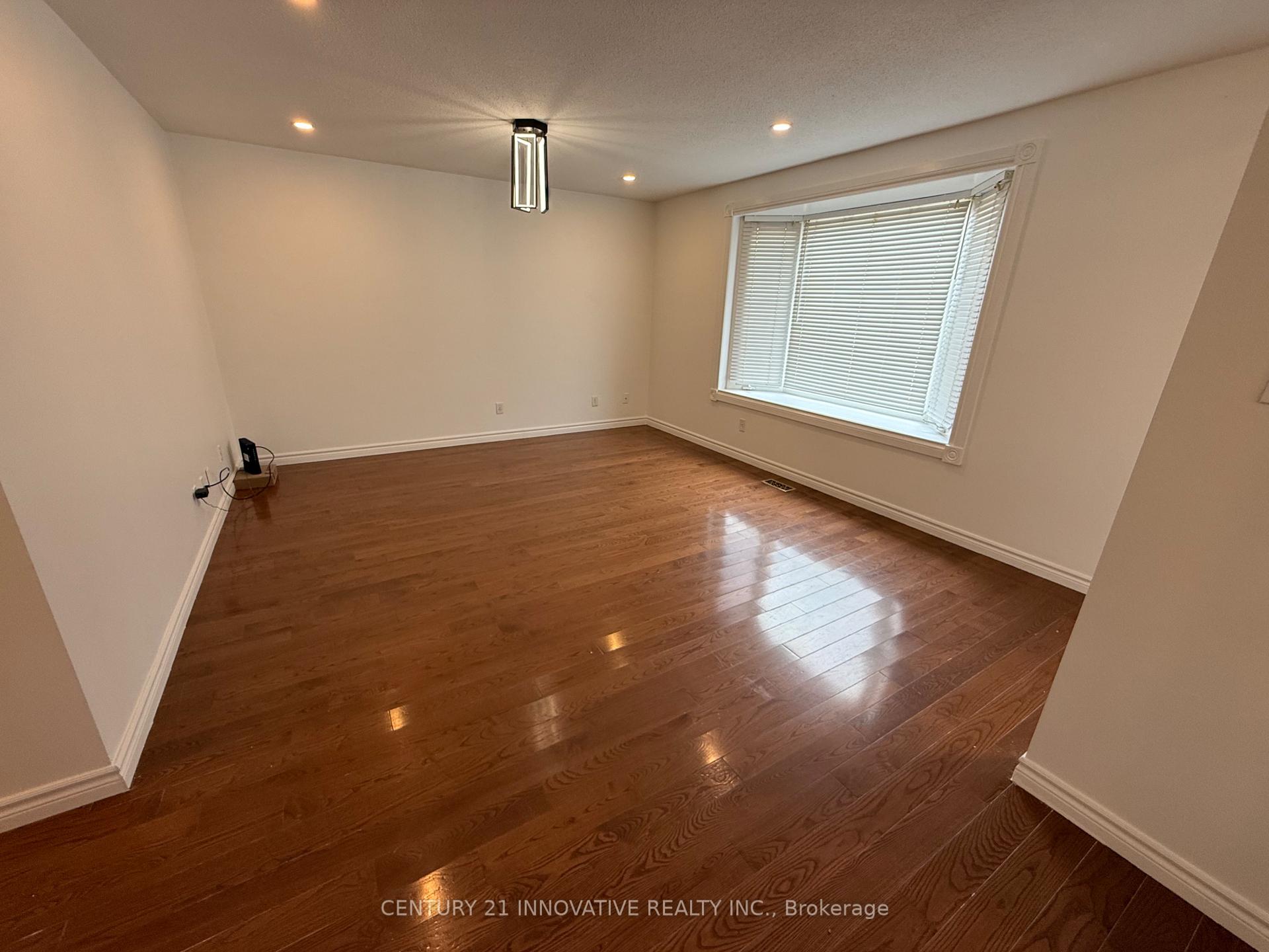 Photo 7 of Unit Upper, 541 Chamberlain Road, Burlington, Shoreacres — HOMEH
