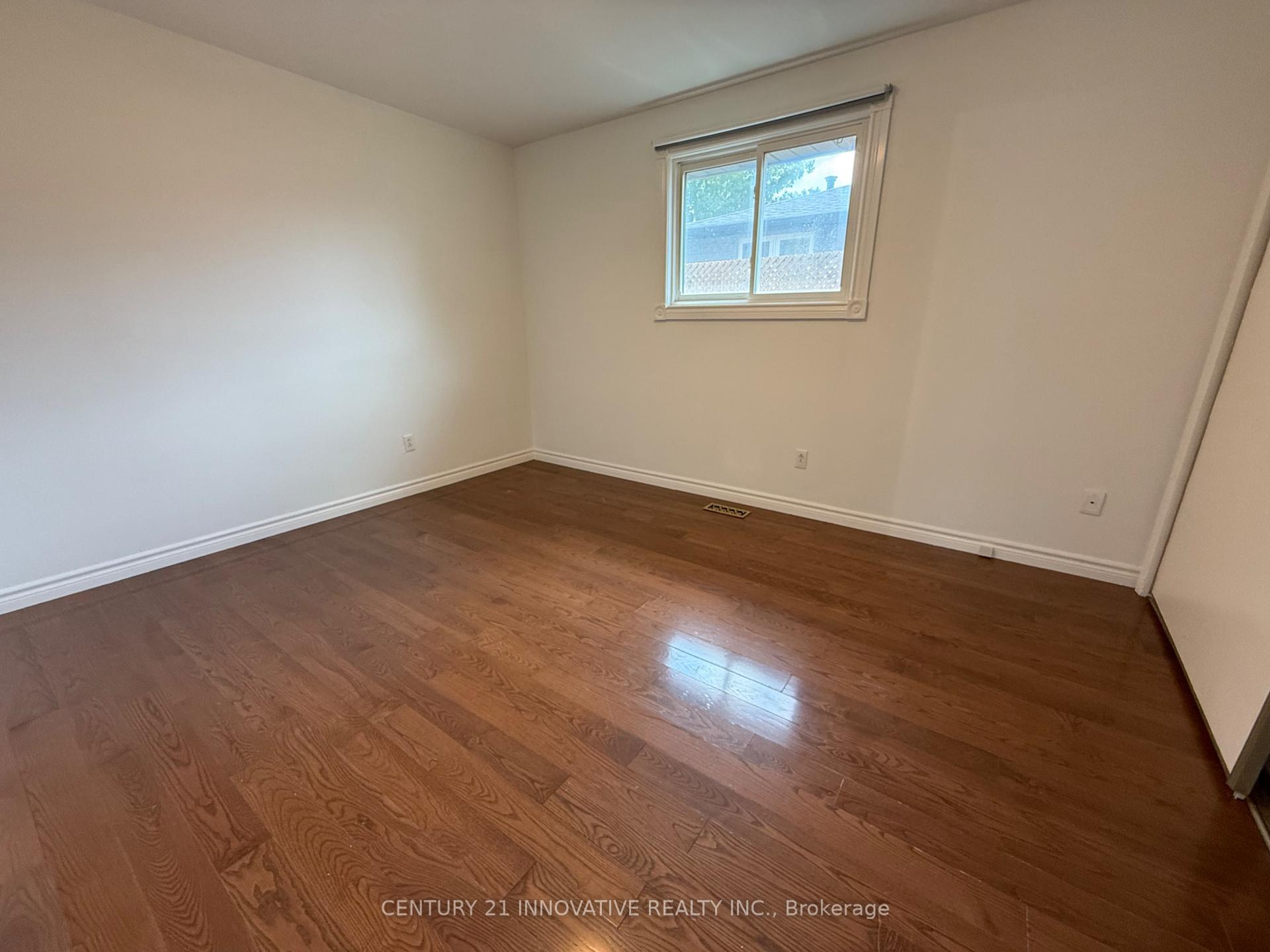 Photo 15 of Unit Upper, 541 Chamberlain Road, Burlington, Shoreacres — HOMEH