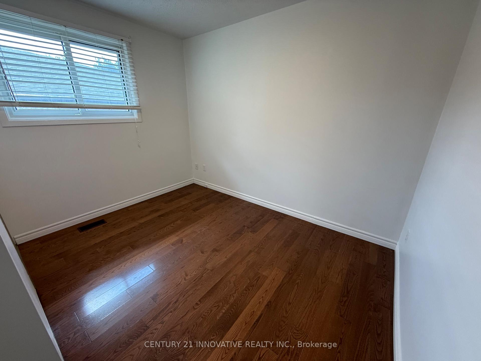 Photo 17 of Unit Upper, 541 Chamberlain Road, Burlington, Shoreacres — HOMEH