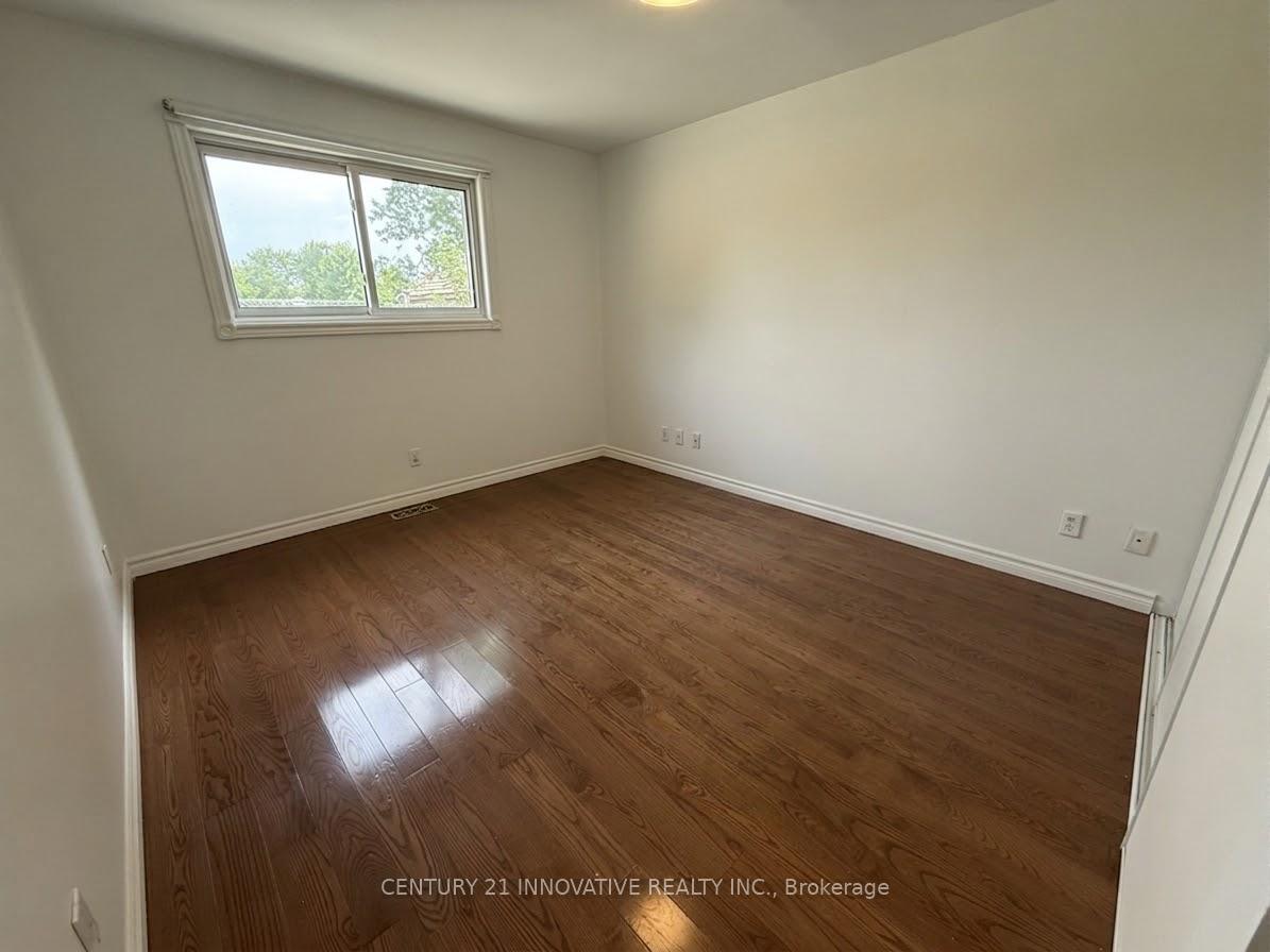Photo 18 of Unit Upper, 541 Chamberlain Road, Burlington, Shoreacres — HOMEH