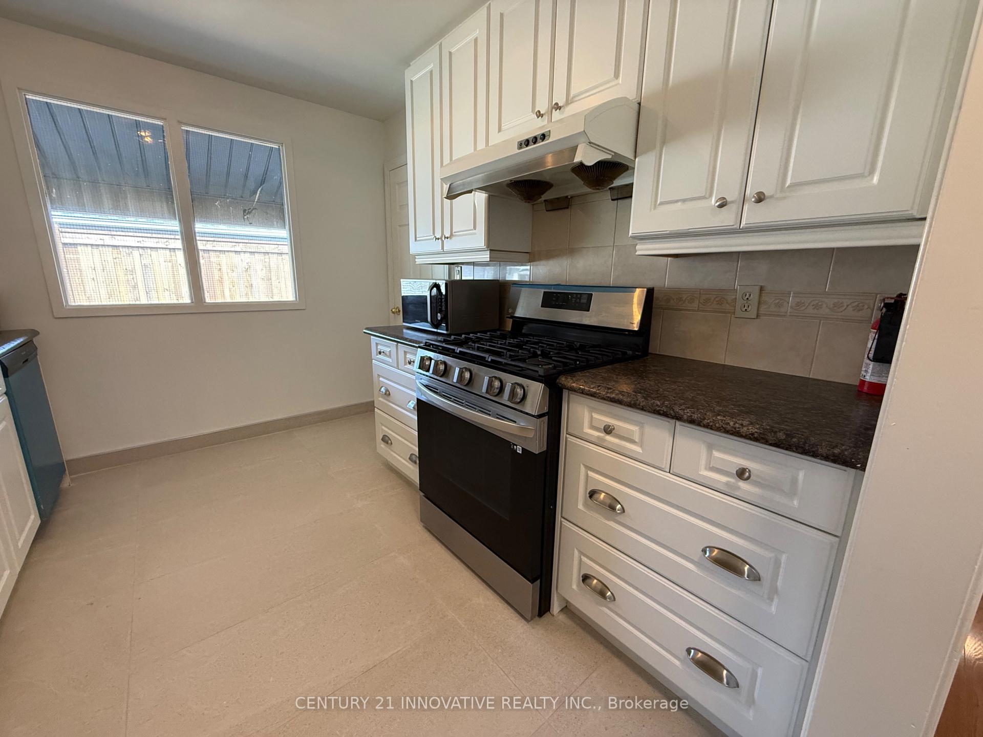 Photo 23 of Unit Upper, 541 Chamberlain Road, Burlington, Shoreacres — HOMEH