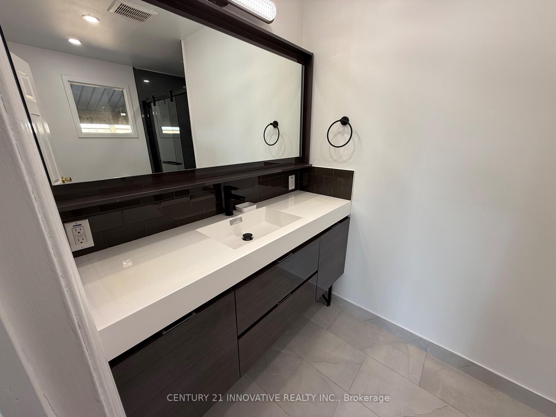 Photo 26 of Unit Upper, 541 Chamberlain Road, Burlington, Shoreacres — HOMEH