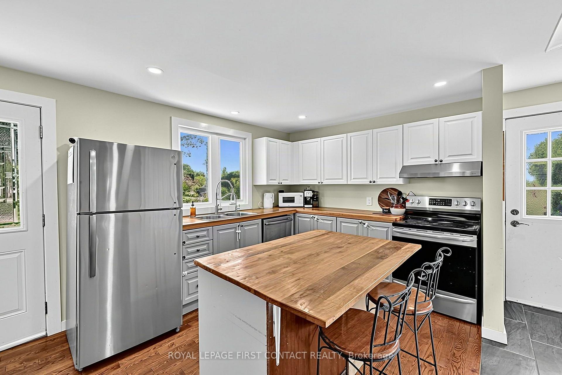 Photo 7 of 196 Paradise Avenue, Tay, Port McNicoll — HOMEH