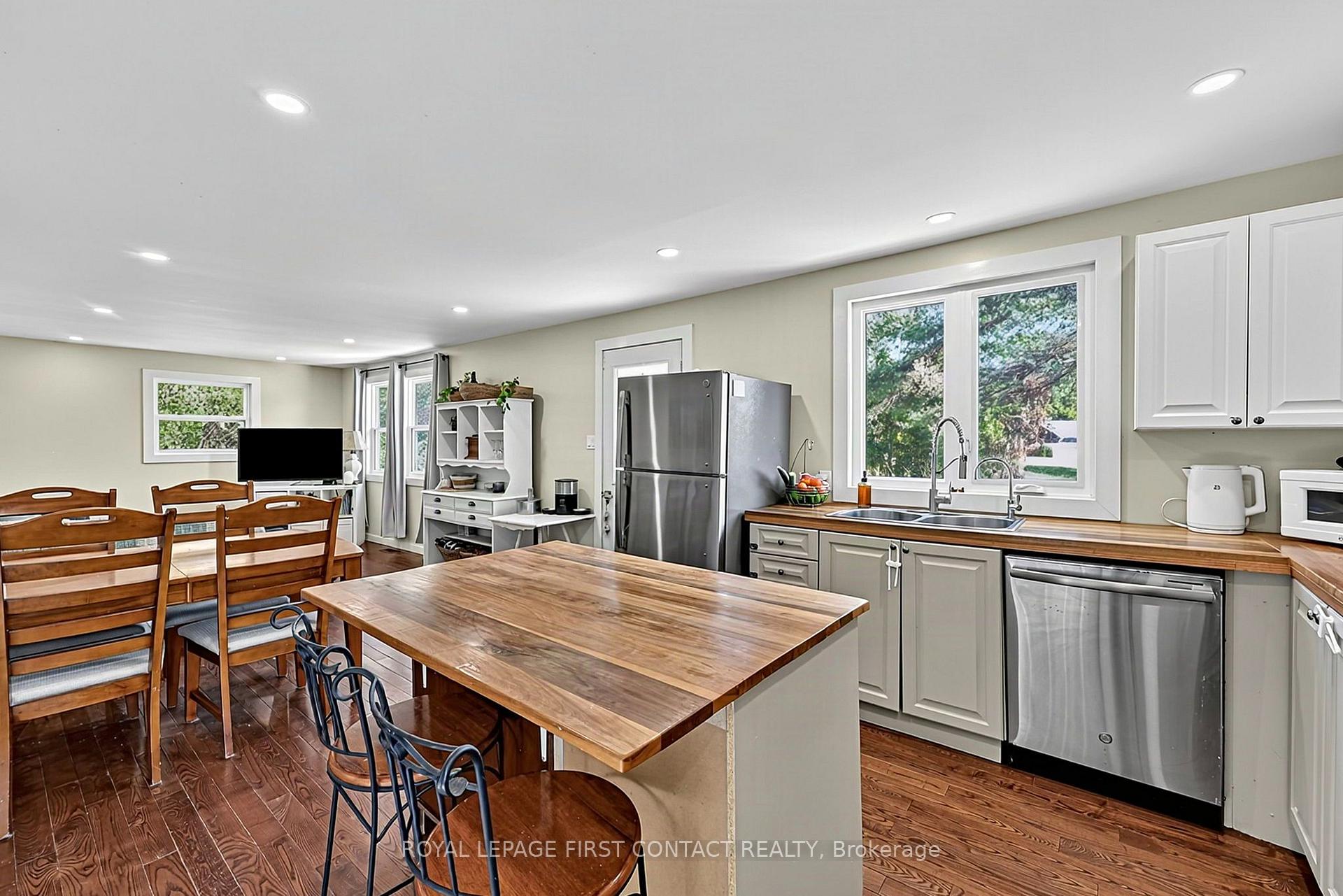 Photo 10 of 196 Paradise Avenue, Tay, Port McNicoll — HOMEH