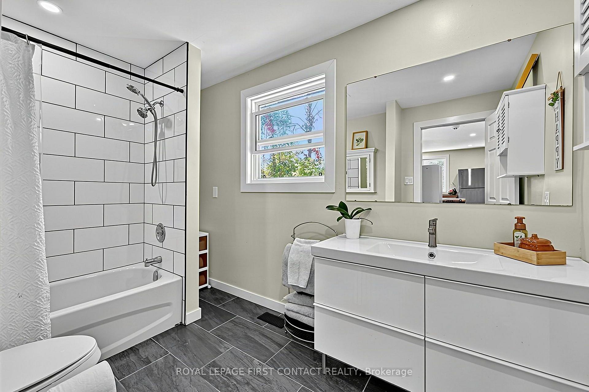 Photo 20 of 196 Paradise Avenue, Tay, Port McNicoll — HOMEH