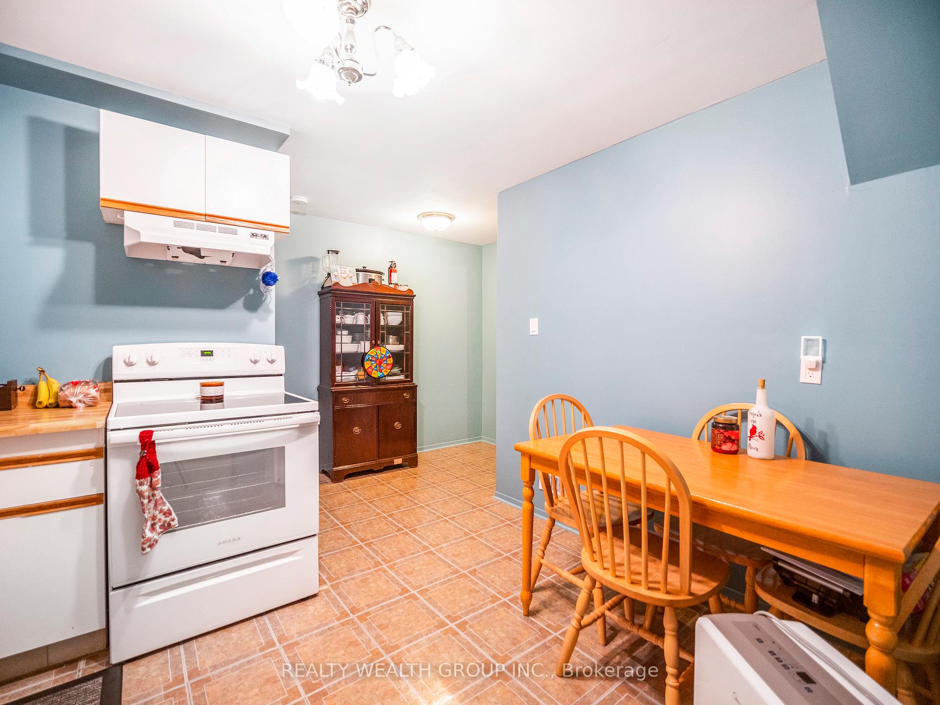 Photo 11 of Unit Bsmnt, 201 Biscayne Boulevard, Georgina, Keswick South — HOMEH