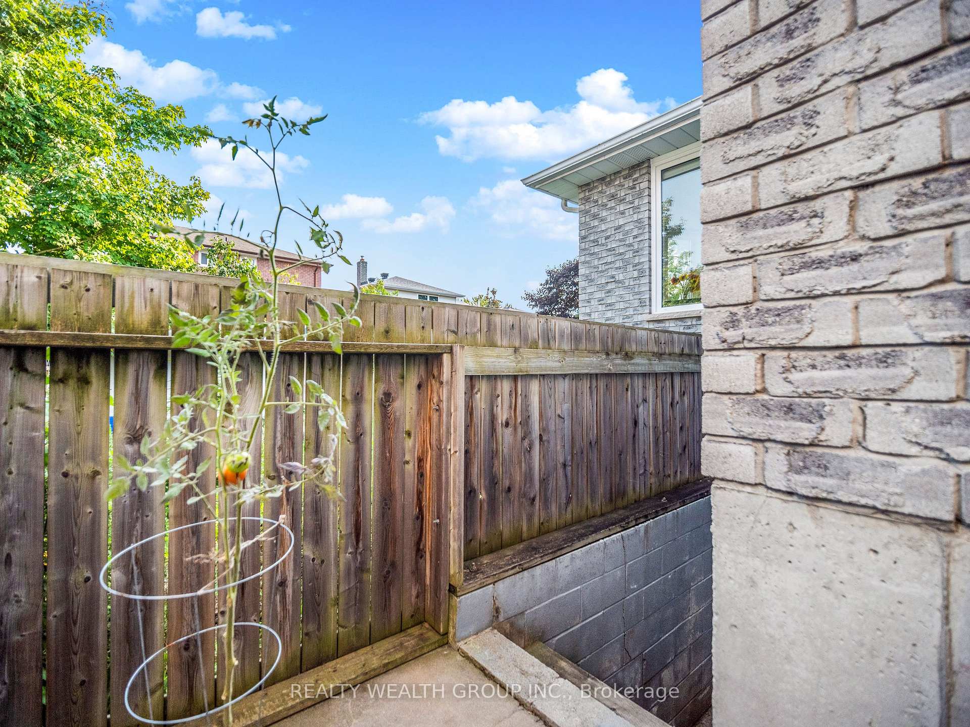 Photo 20 of Unit Bsmnt, 201 Biscayne Boulevard, Georgina, Keswick South — HOMEH