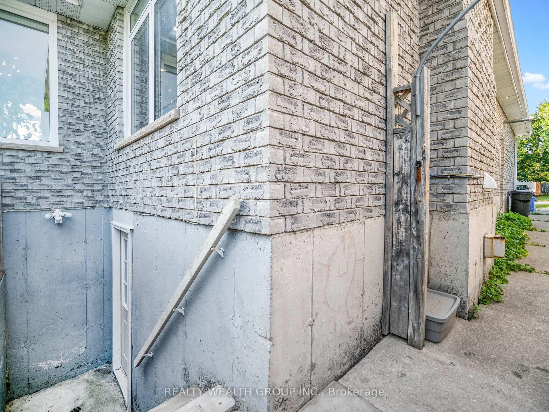 Photo 21 of Unit Bsmnt, 201 Biscayne Boulevard, Georgina, Keswick South — HOMEH