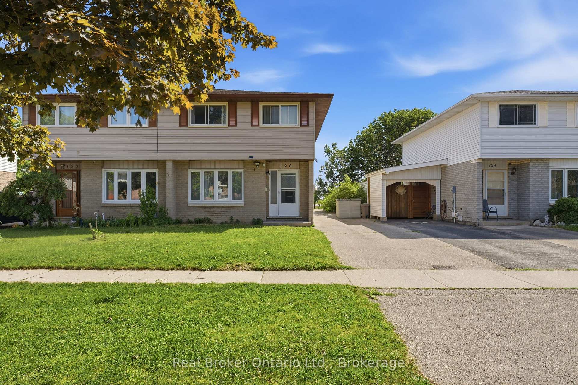 Photo 2 of 126 Dinison Crescent, Kitchener, Laurentian Hills — HOMEH