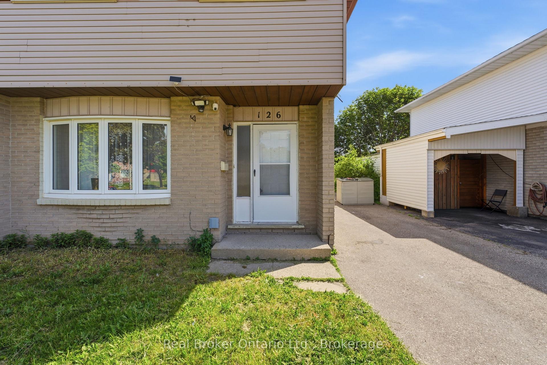 Photo 3 of 126 Dinison Crescent, Kitchener, Laurentian Hills — HOMEH