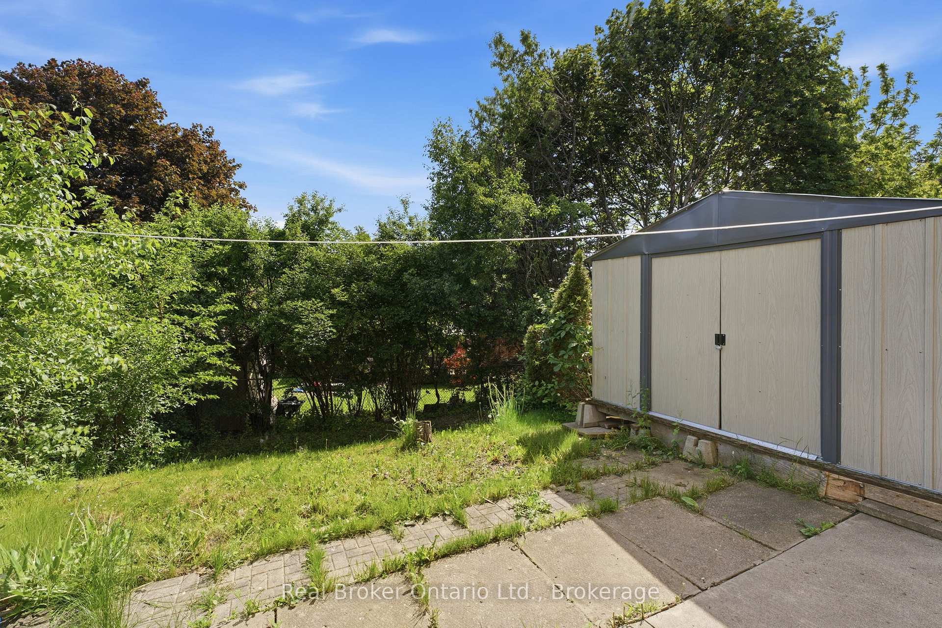 Photo 4 of 126 Dinison Crescent, Kitchener, Laurentian Hills — HOMEH