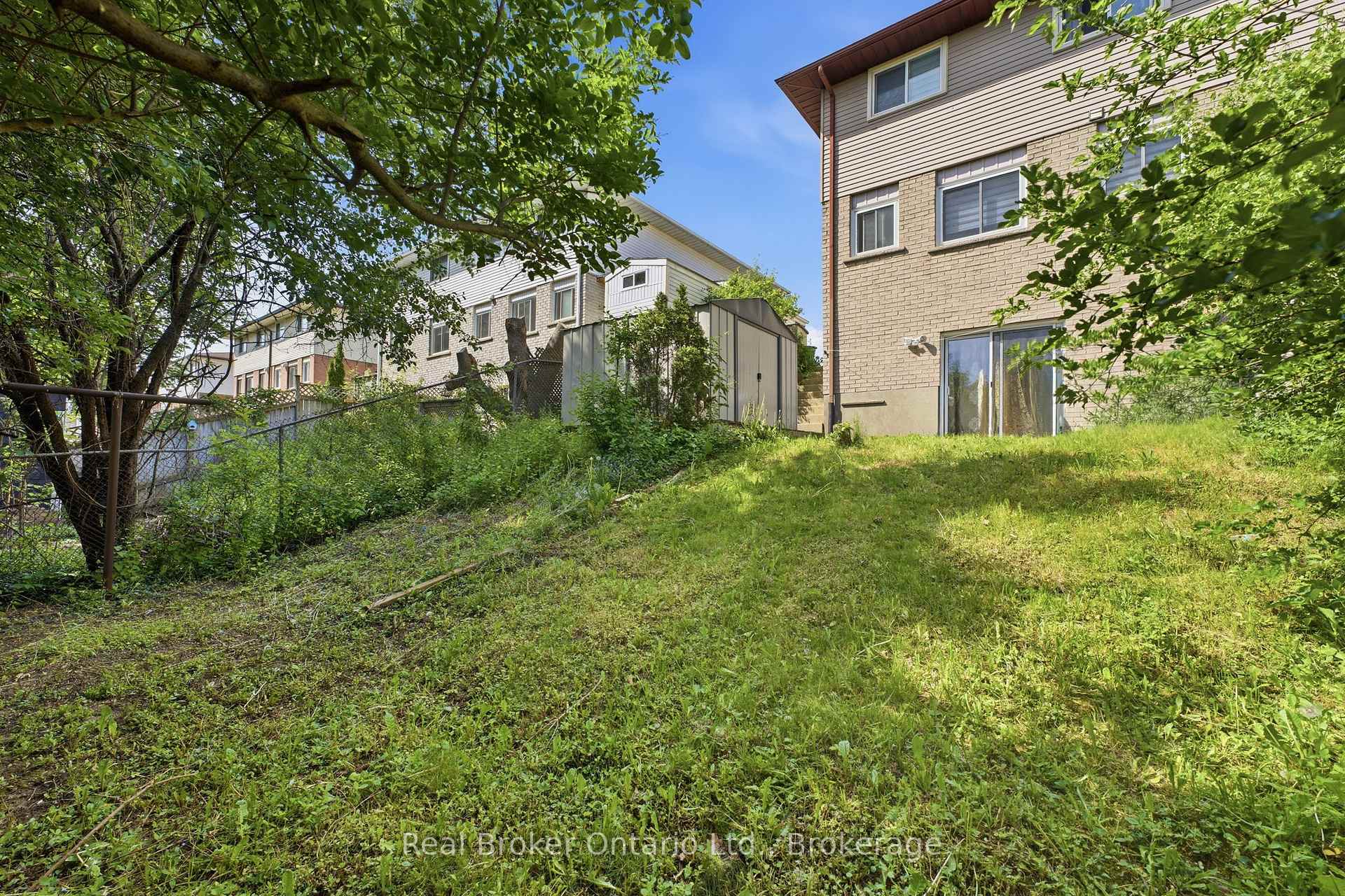 Photo 5 of 126 Dinison Crescent, Kitchener, Laurentian Hills — HOMEH