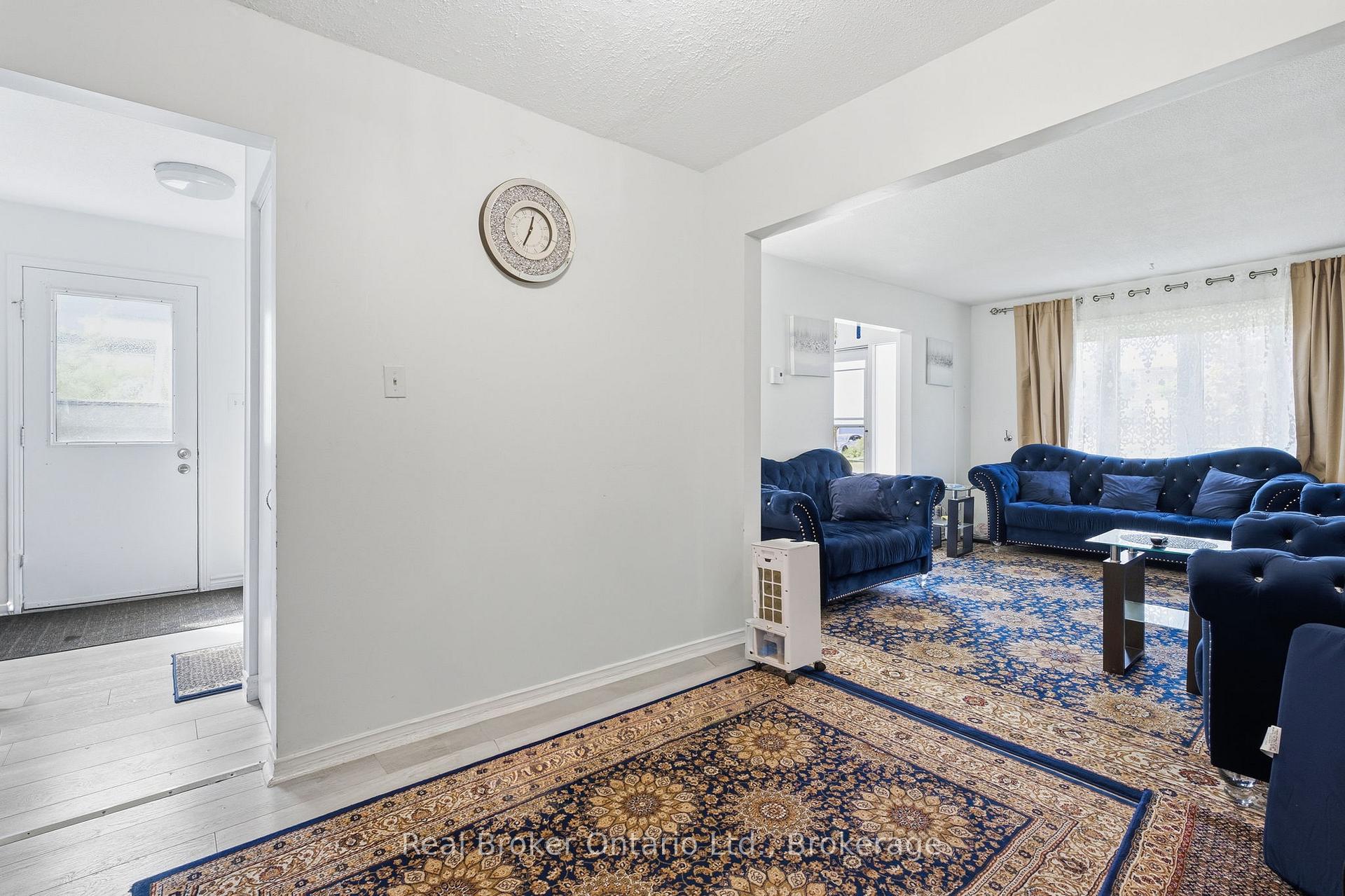 Photo 9 of 126 Dinison Crescent, Kitchener, Laurentian Hills — HOMEH