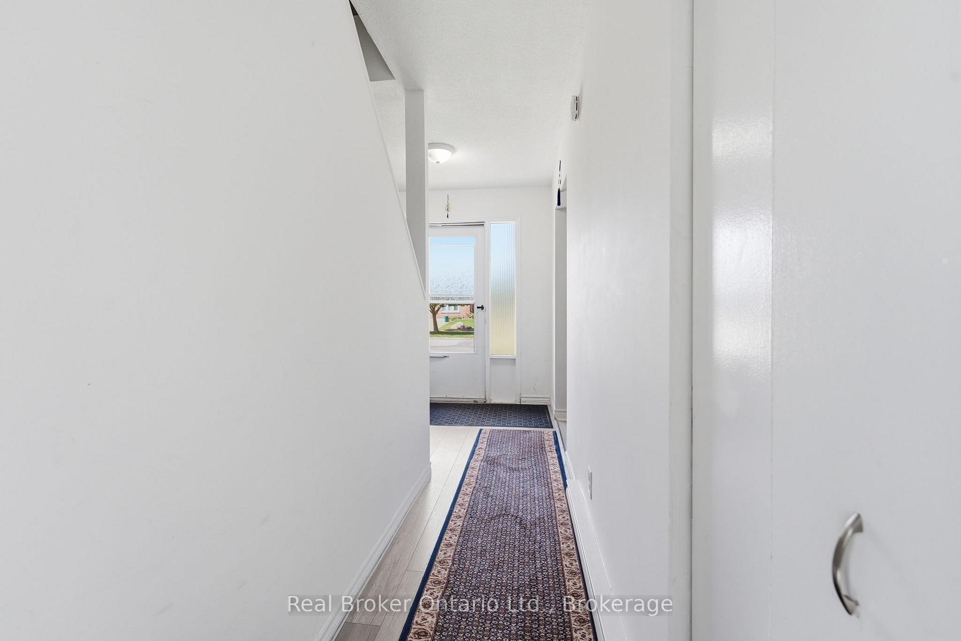 Photo 10 of 126 Dinison Crescent, Kitchener, Laurentian Hills — HOMEH