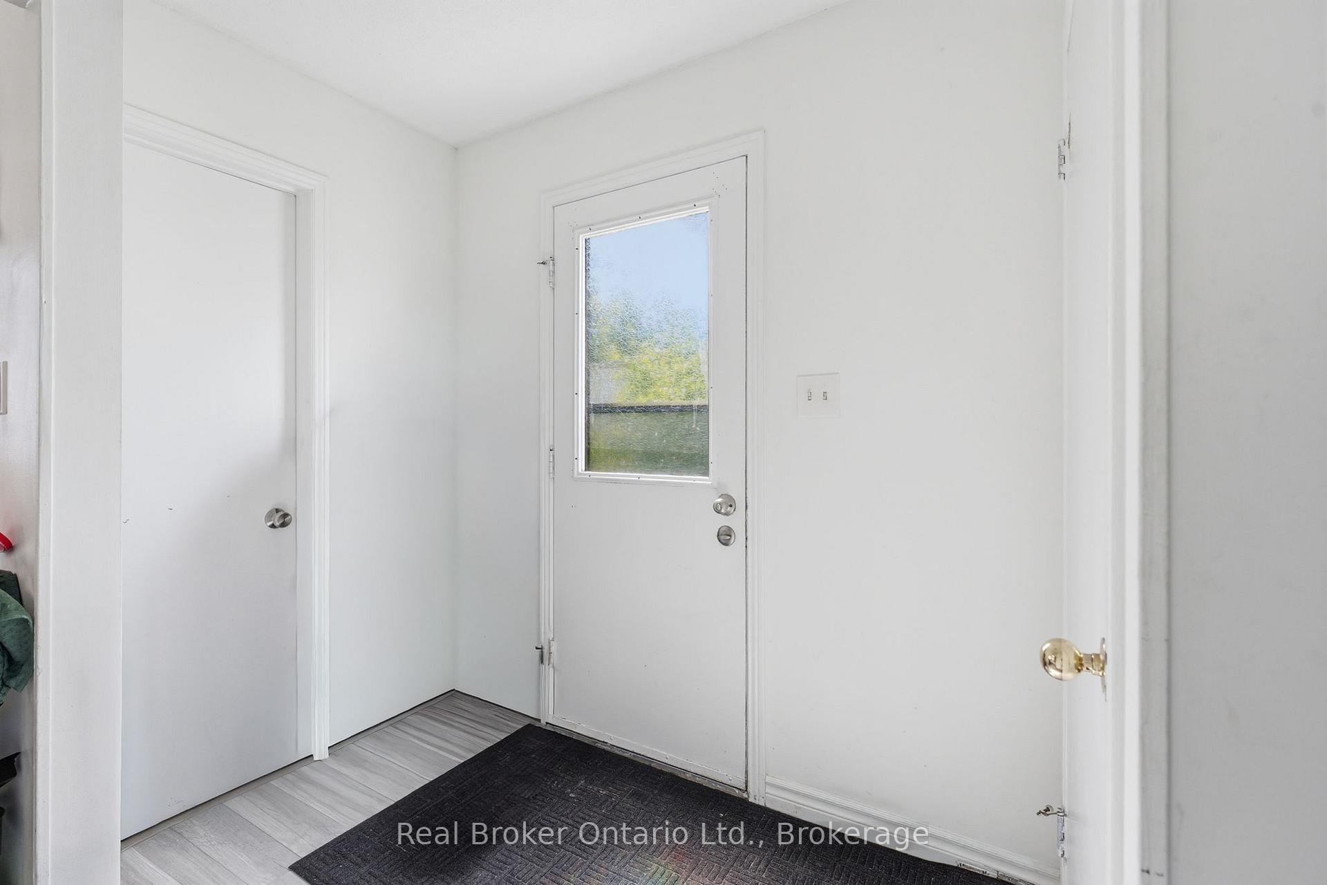 Photo 14 of 126 Dinison Crescent, Kitchener, Laurentian Hills — HOMEH