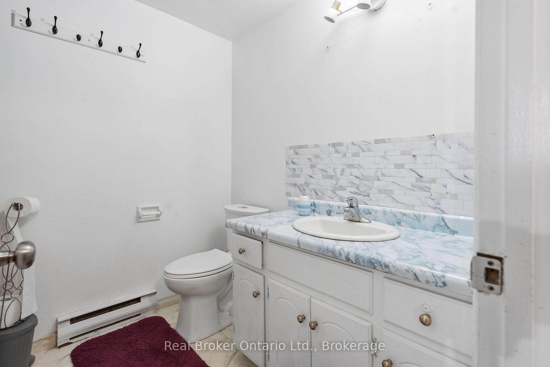 Photo 15 of 126 Dinison Crescent, Kitchener, Laurentian Hills — HOMEH