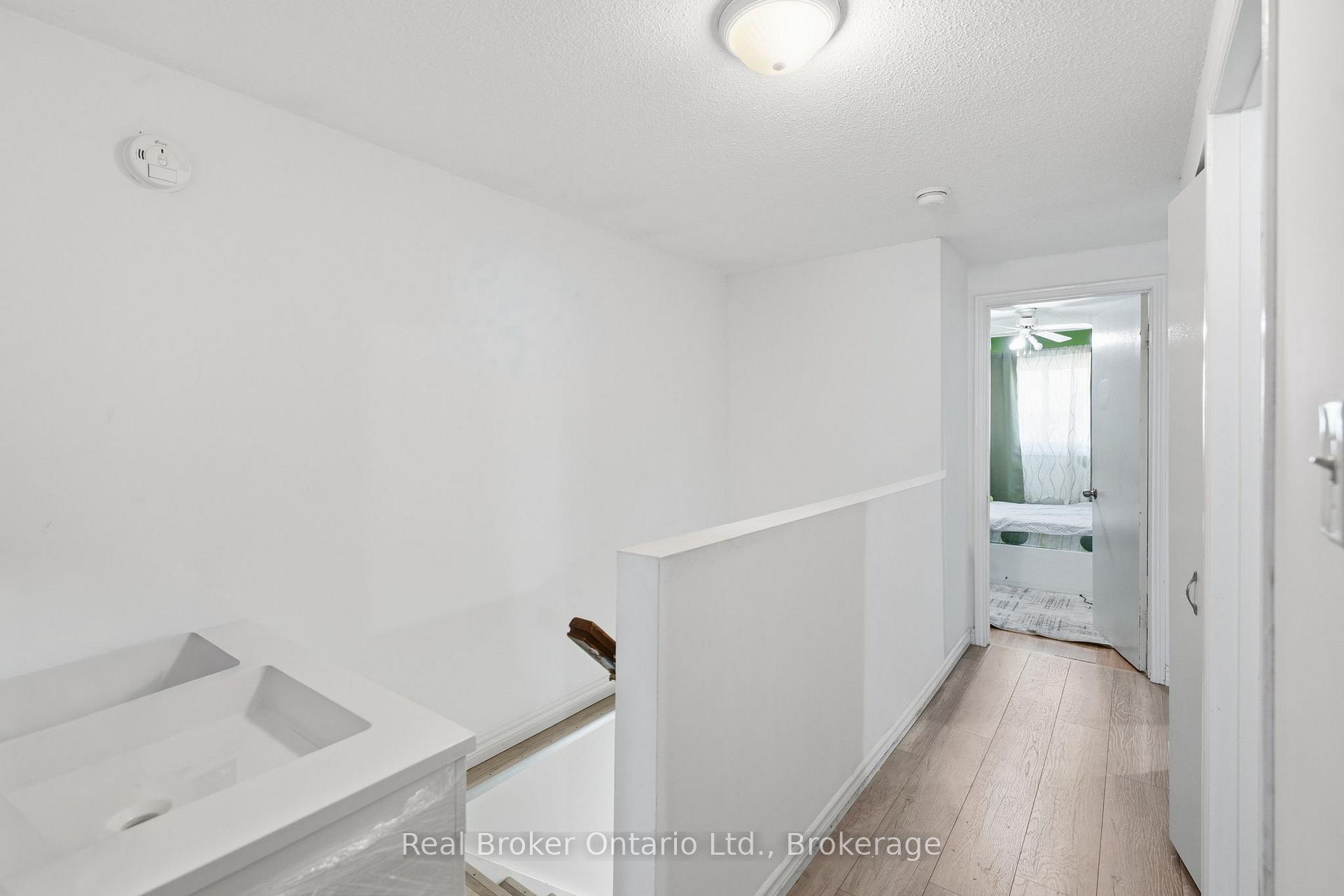 Photo 16 of 126 Dinison Crescent, Kitchener, Laurentian Hills — HOMEH