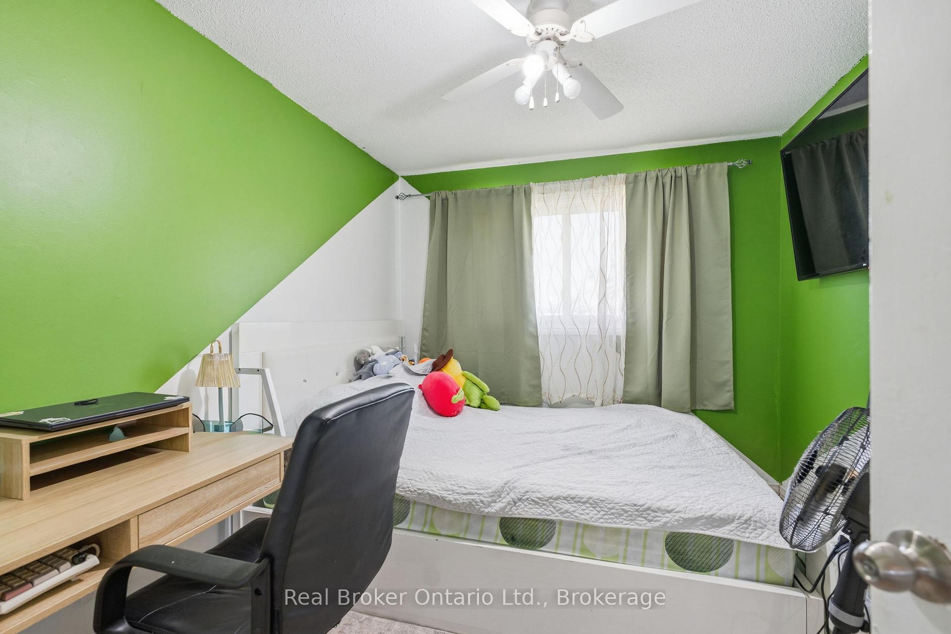 Photo 18 of 126 Dinison Crescent, Kitchener, Laurentian Hills — HOMEH