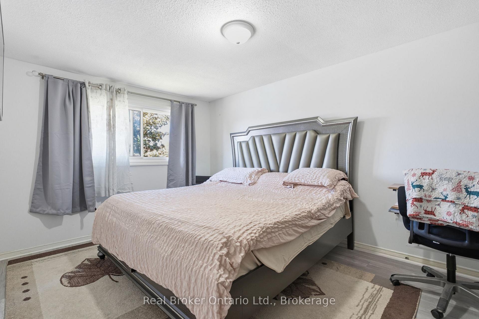 Photo 19 of 126 Dinison Crescent, Kitchener, Laurentian Hills — HOMEH