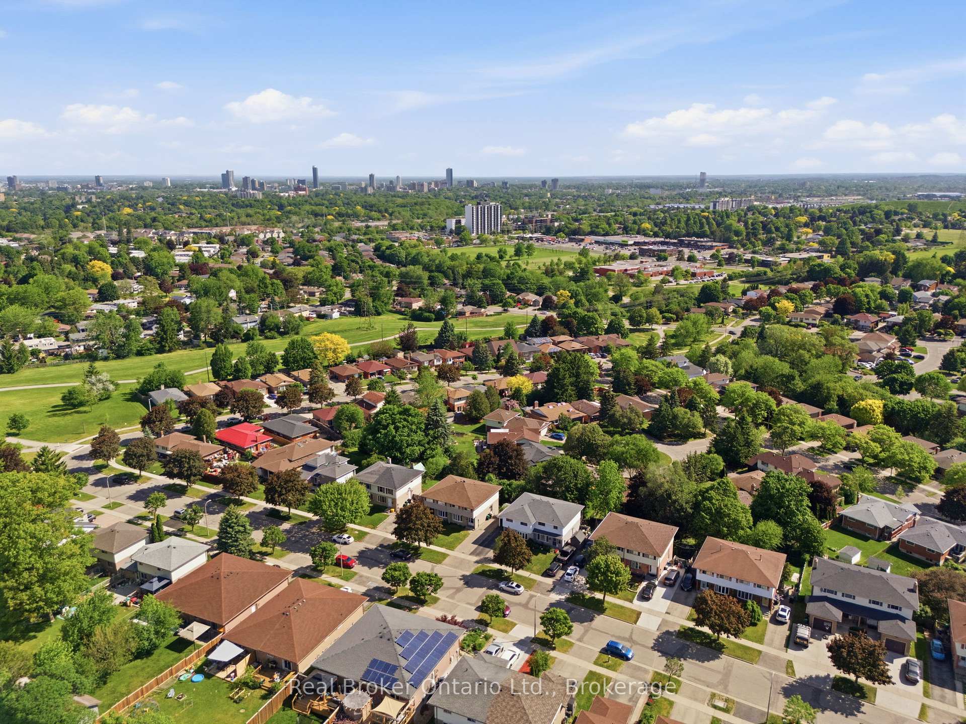 Photo 24 of 126 Dinison Crescent, Kitchener, Laurentian Hills — HOMEH