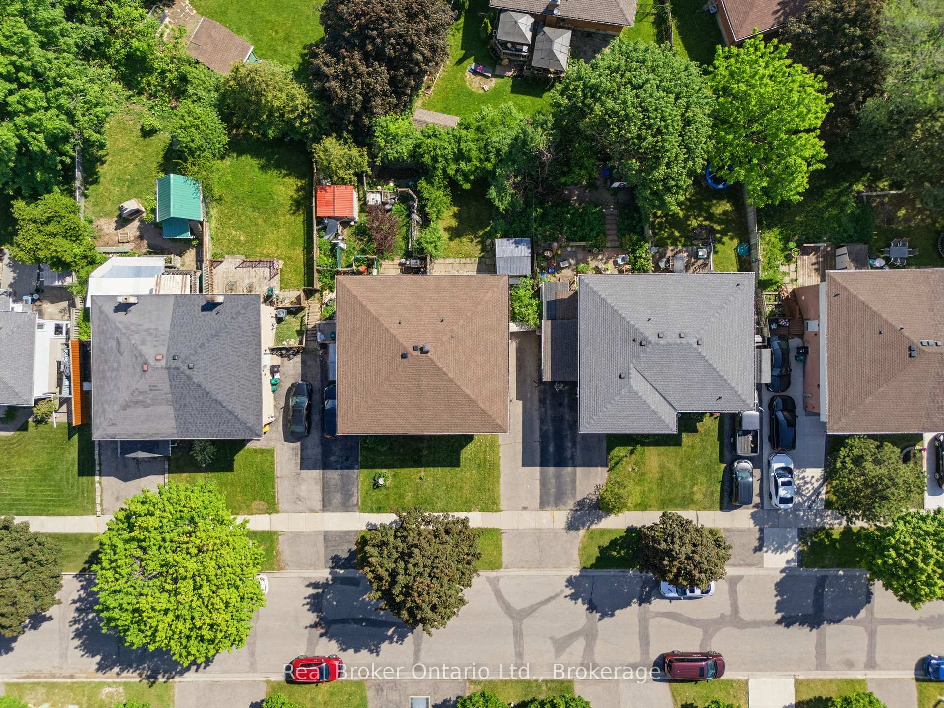 Photo 29 of 126 Dinison Crescent, Kitchener, Laurentian Hills — HOMEH
