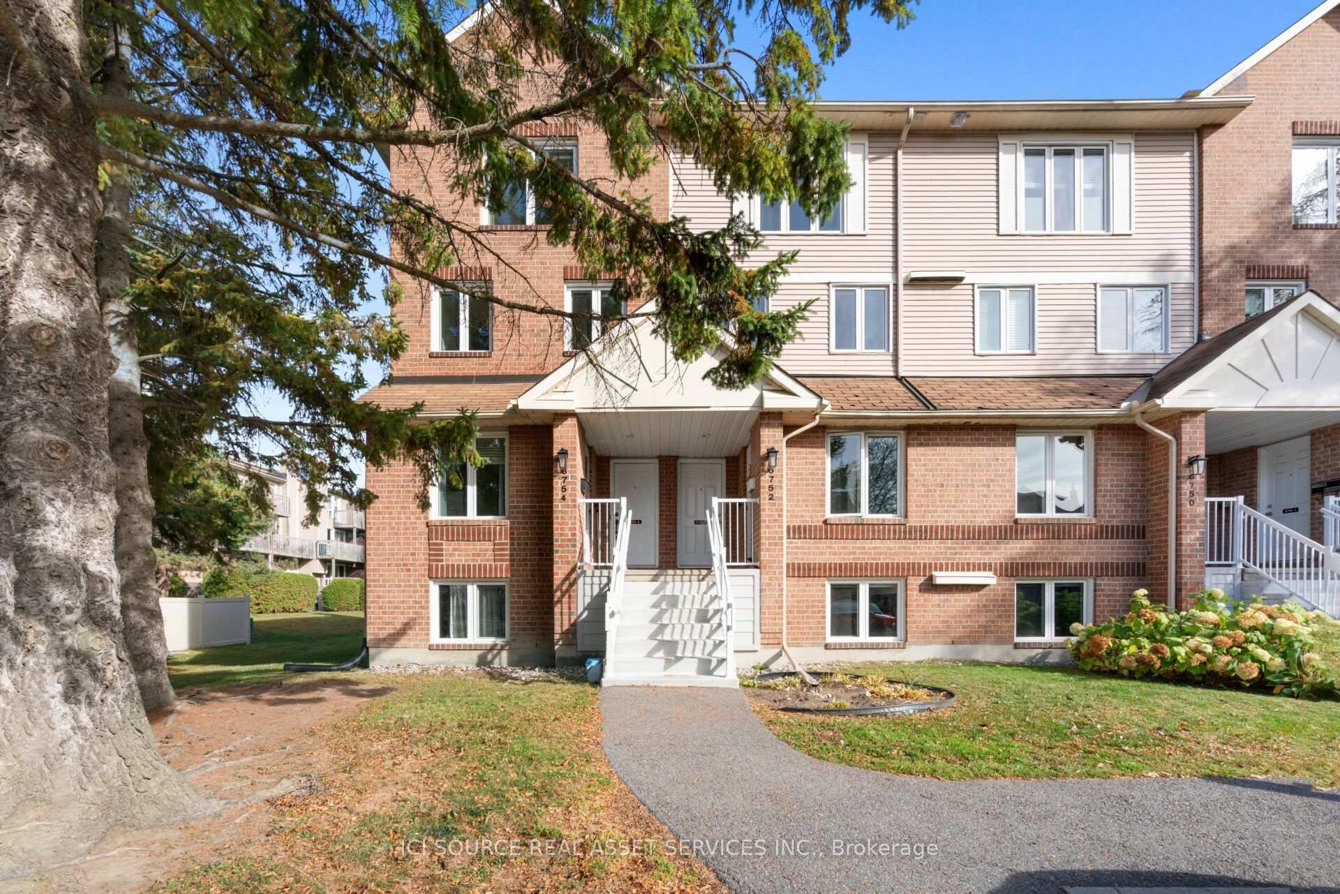 Photo of 6754B Jeanne-d'Arc Boulevard N