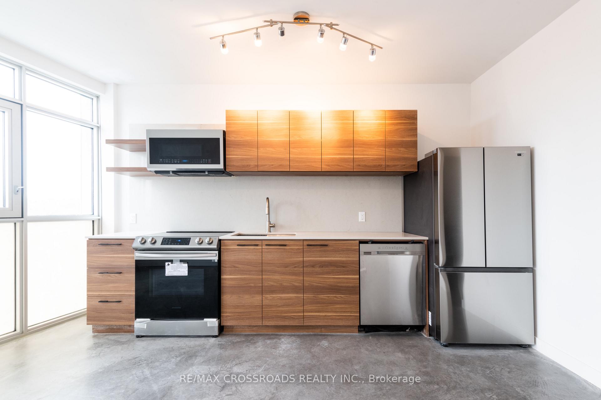 Photo 2 of Unit 3A, 3333 Dundas Street W, Toronto, Junction Area — HOMEH