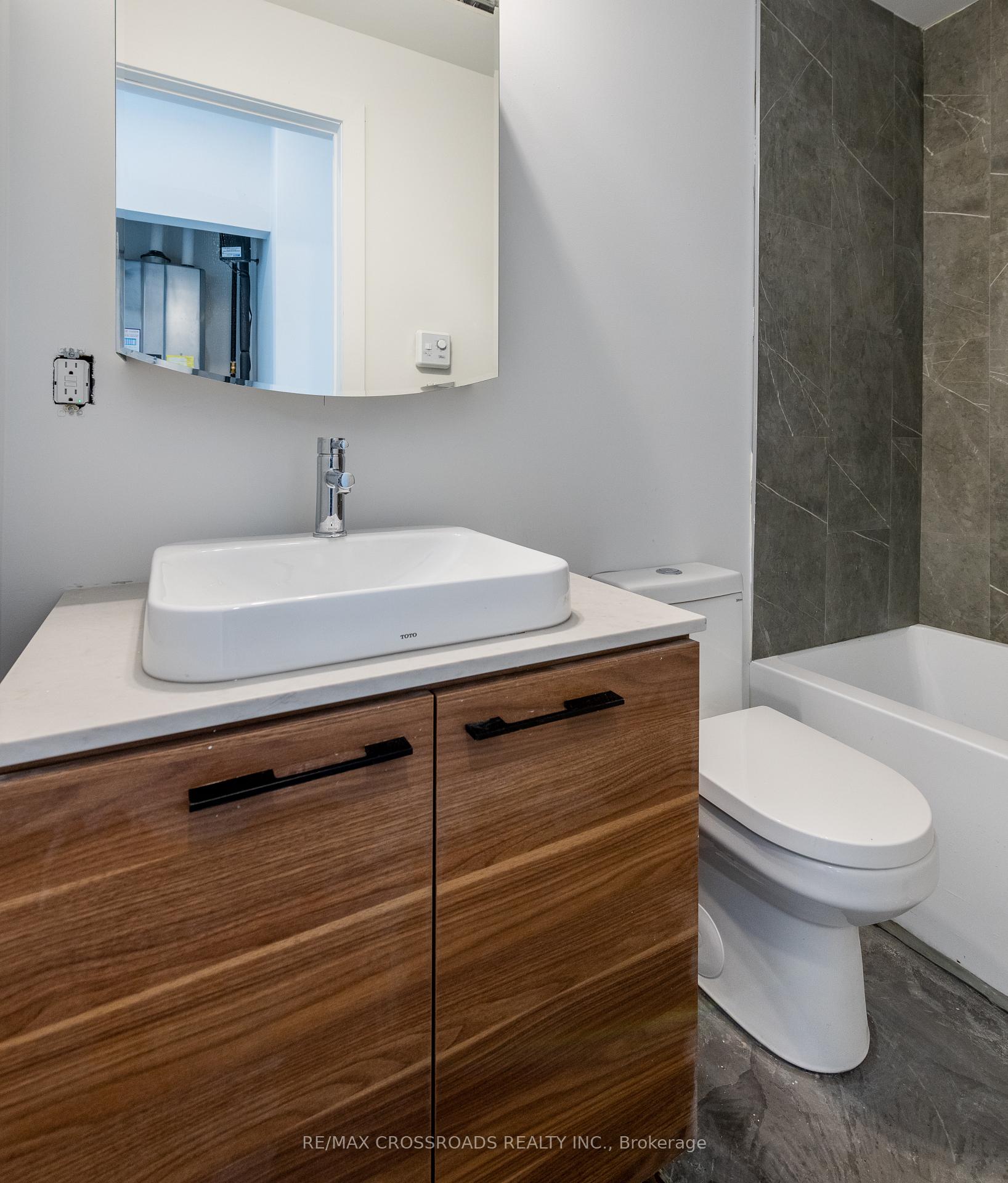 Photo 3 of Unit 3A, 3333 Dundas Street W, Toronto, Junction Area — HOMEH