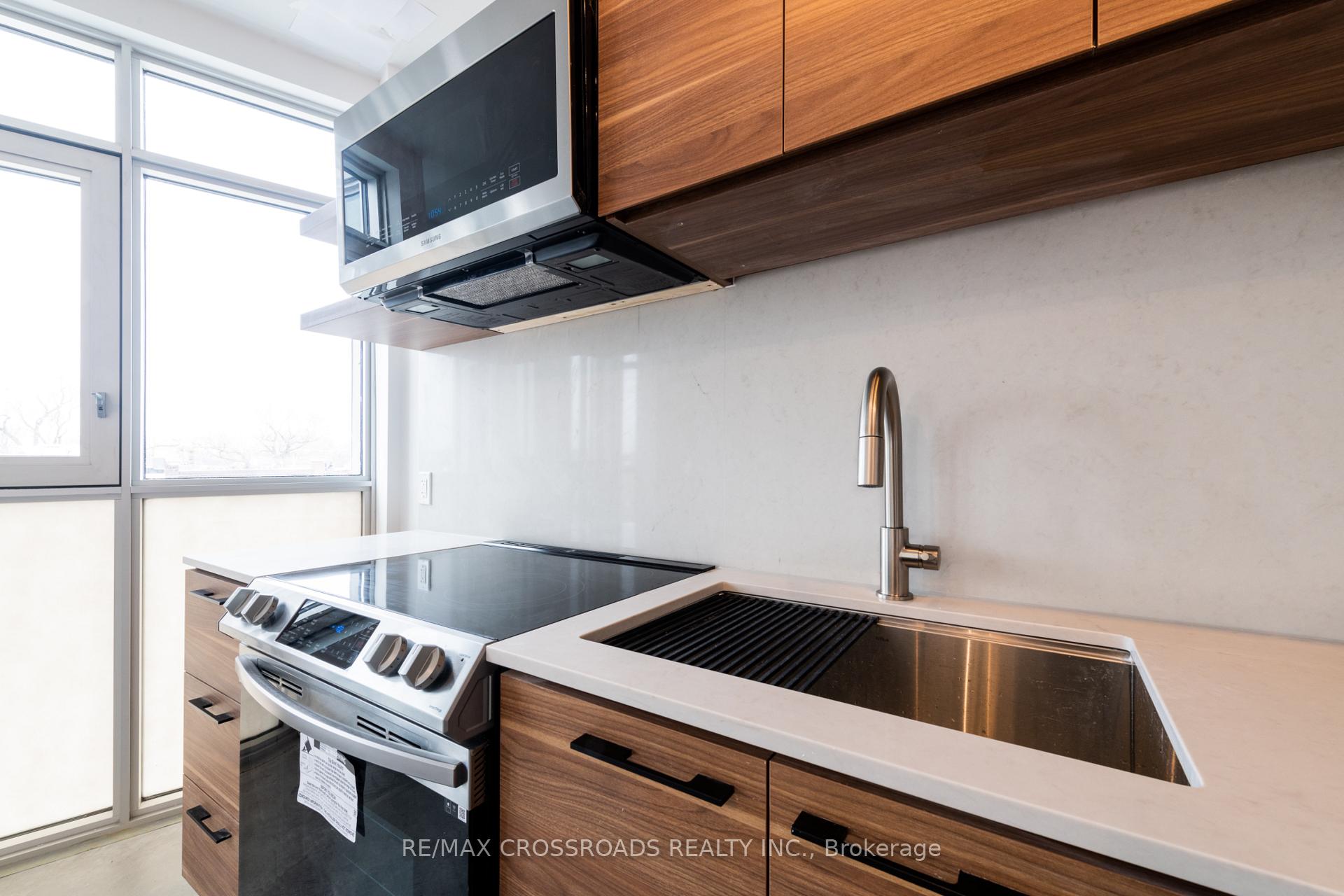 Photo 4 of Unit 3A, 3333 Dundas Street W, Toronto, Junction Area — HOMEH