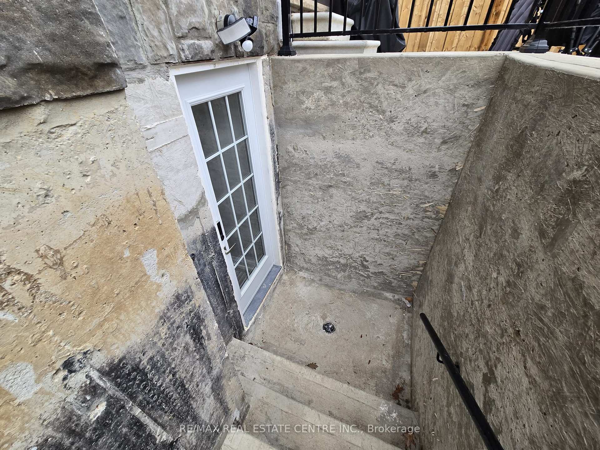 Photo 10 of Unit Bsmt., 1412 Rose Way, Milton, Cobban — HOMEH