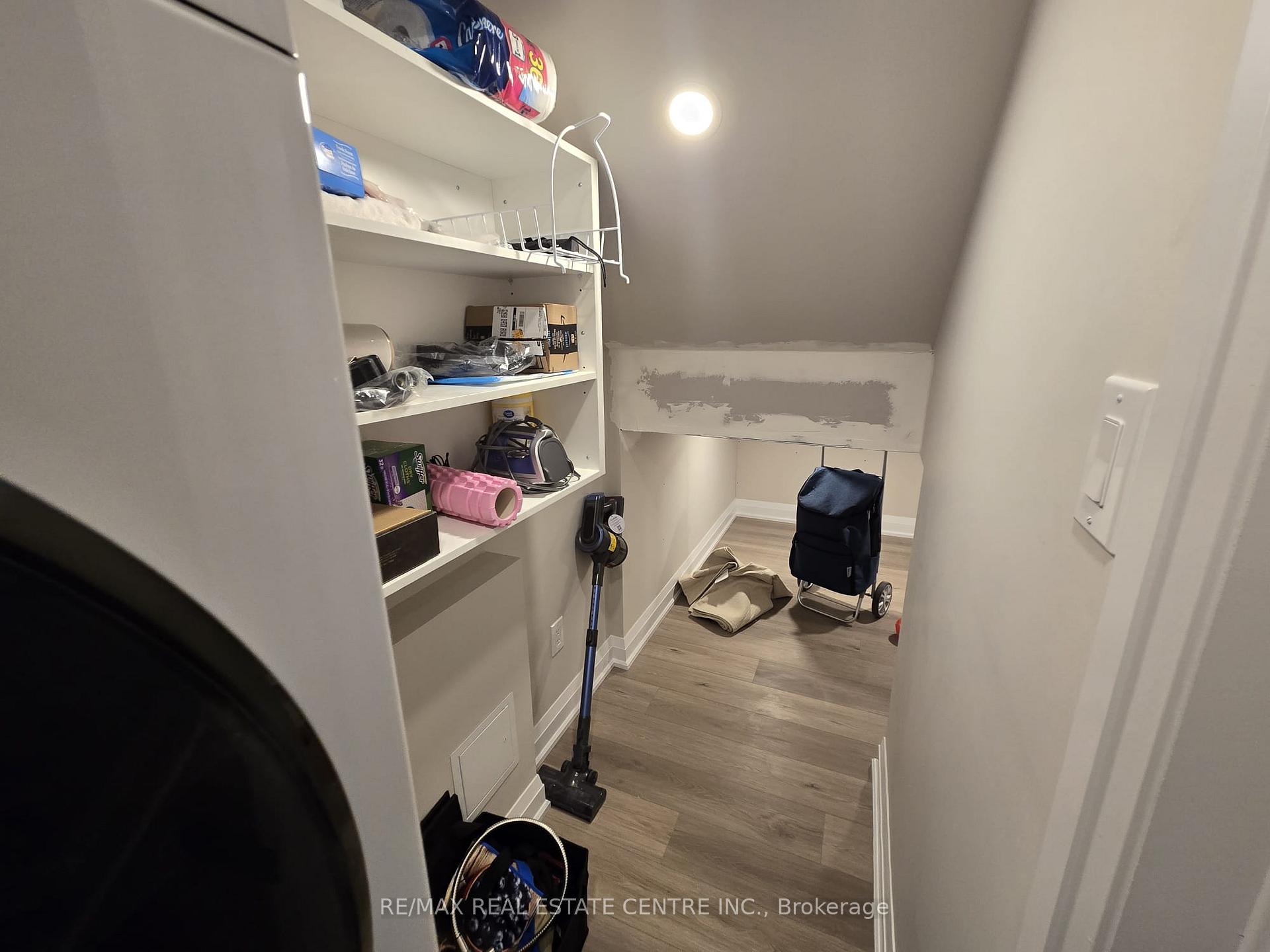 Photo 34 of Unit Bsmt., 1412 Rose Way, Milton, Cobban — HOMEH