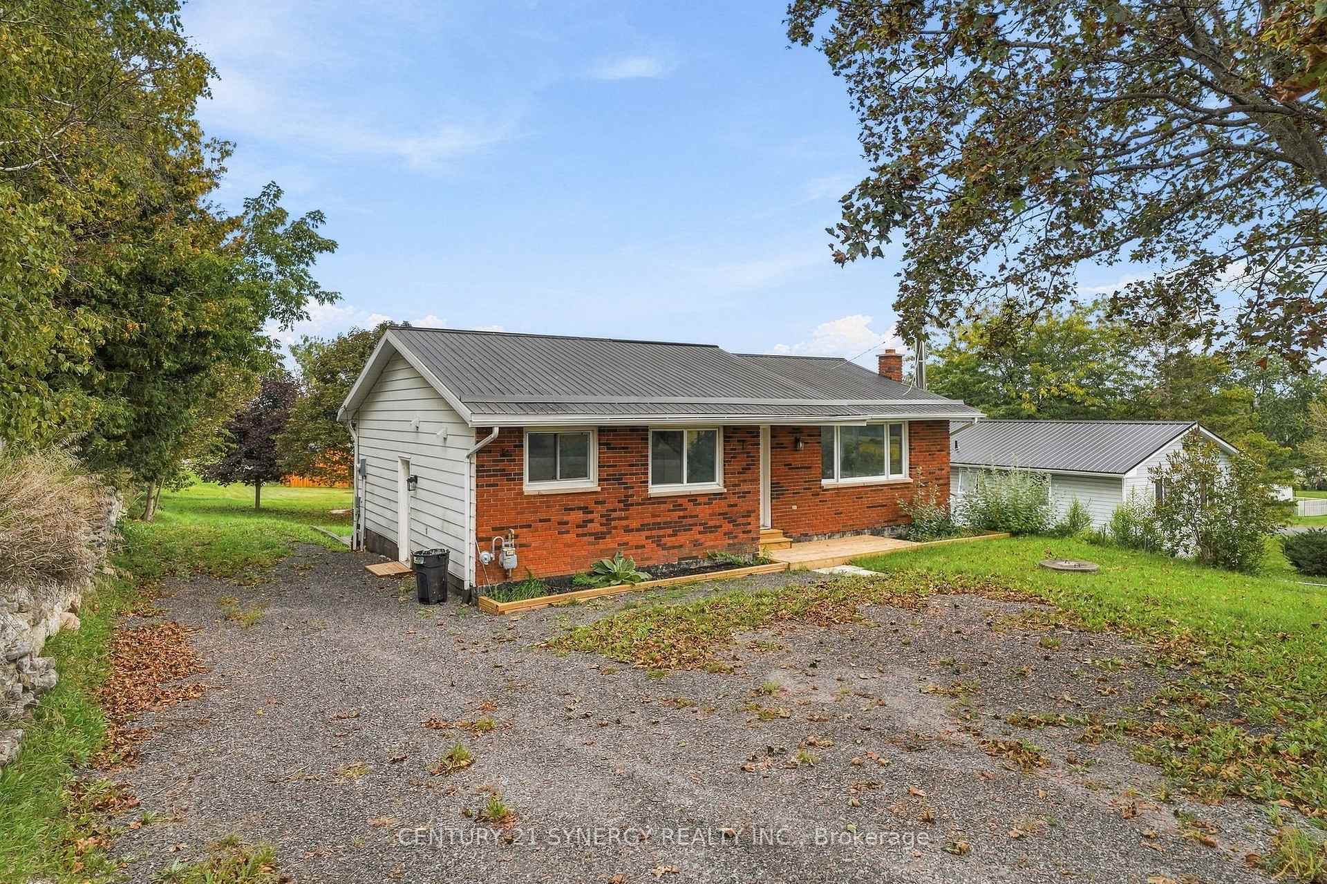 Photo 3 of 696 Whites Road, Quinte West, Sidney Ward — HOMEH