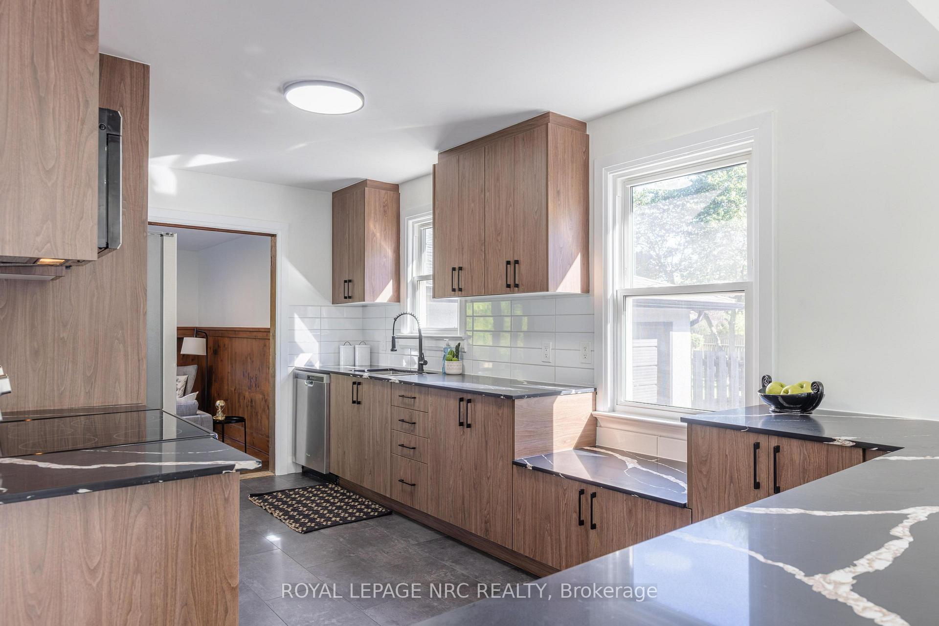 Photo 9 of 21 Silverdale Drive, St. Catharines, Vine/Linwell — HOMEH