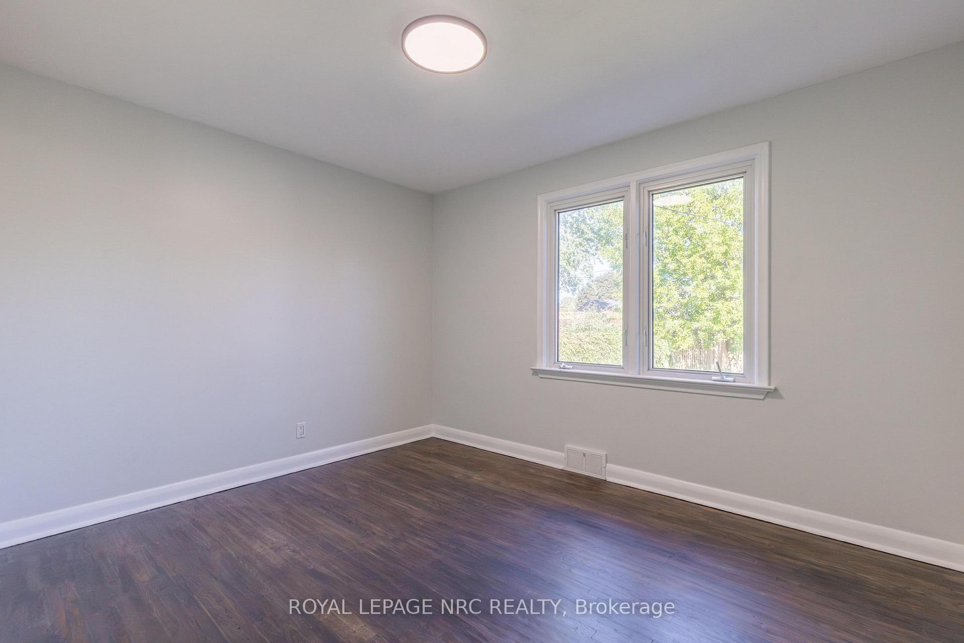 Photo 15 of 21 Silverdale Drive, St. Catharines, Vine/Linwell — HOMEH