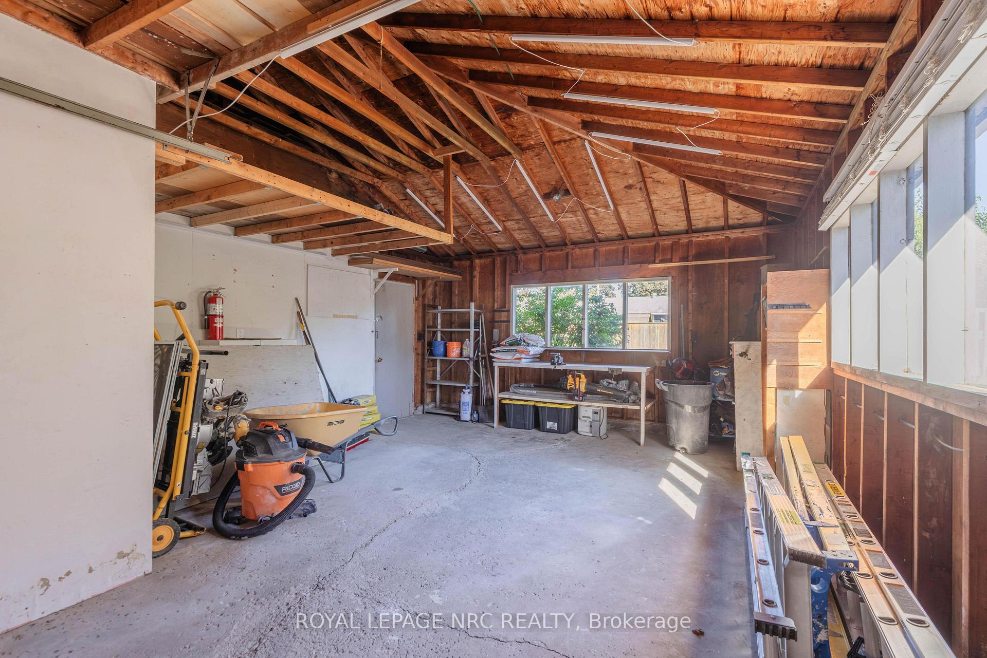 Photo 26 of 21 Silverdale Drive, St. Catharines, Vine/Linwell — HOMEH