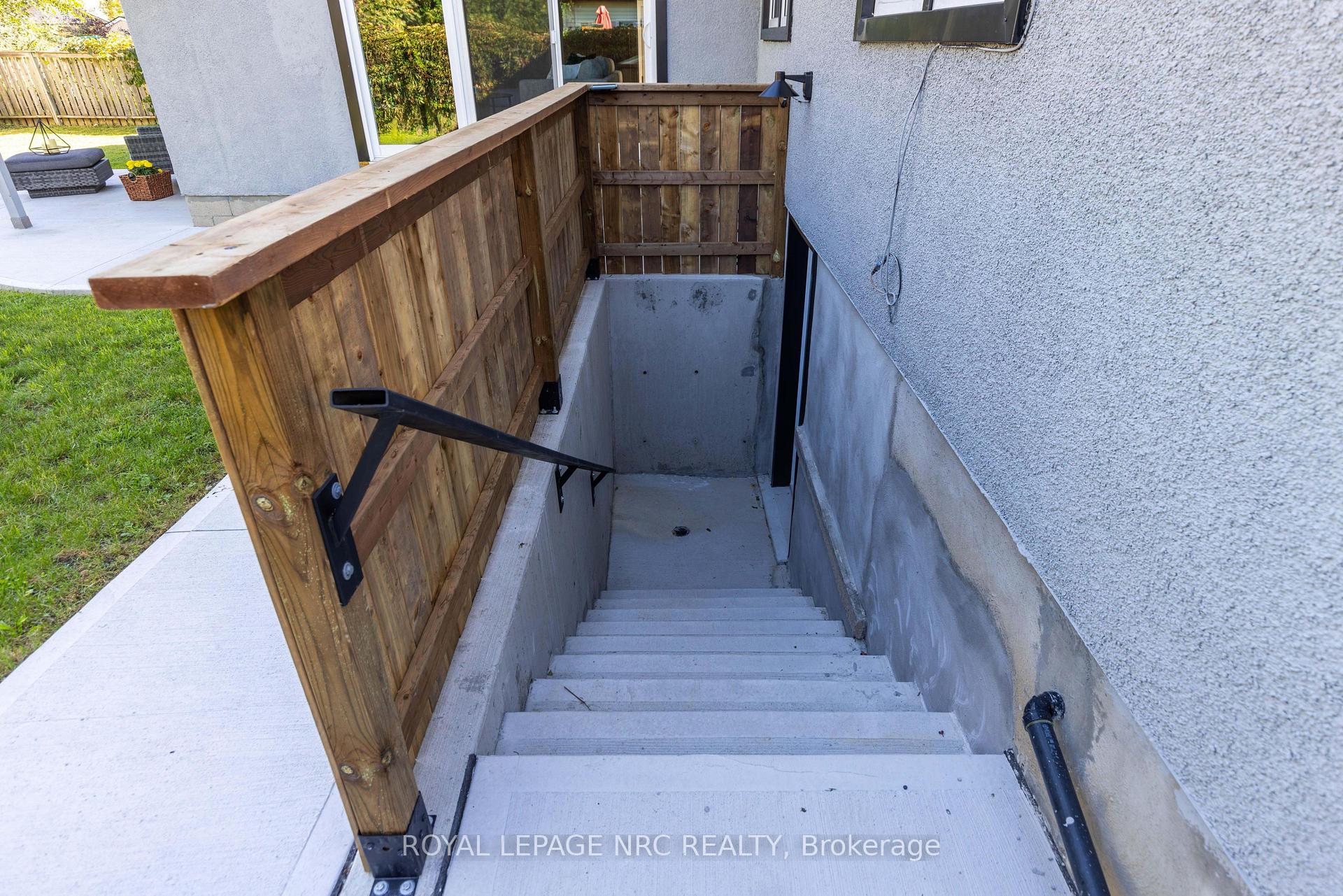 Photo 35 of 21 Silverdale Drive, St. Catharines, Vine/Linwell — HOMEH