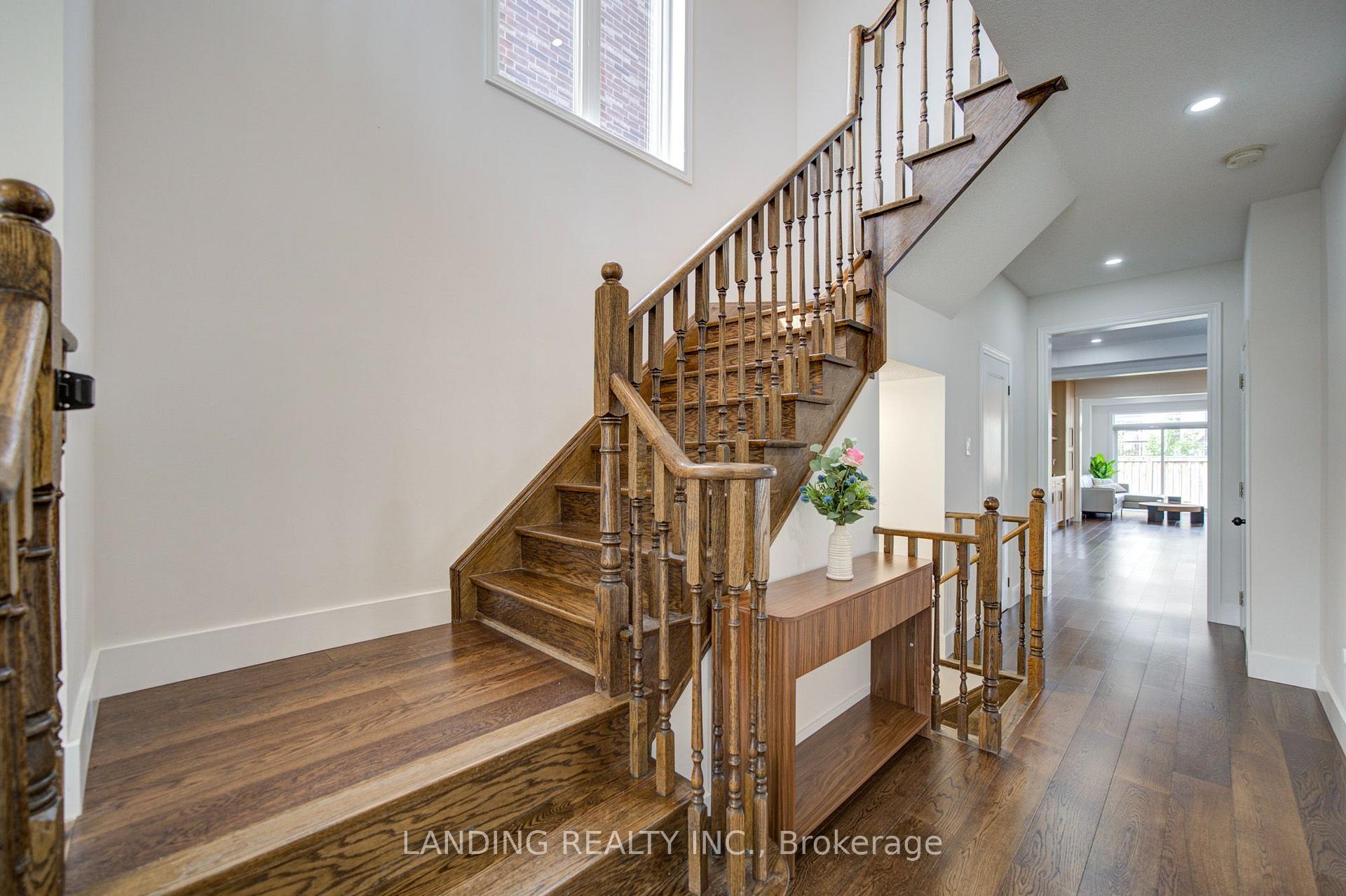 Photo 2 of 118 Beckett Avenue, Markham, Berczy — HOMEH