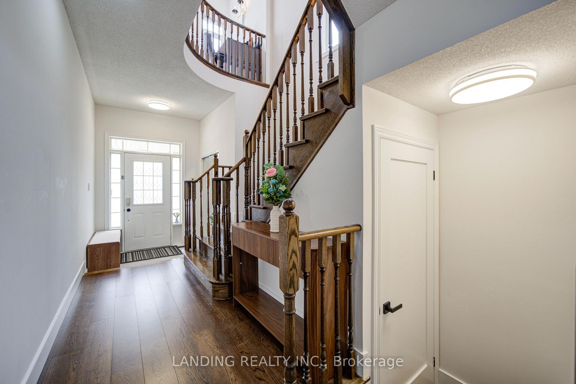 Photo 3 of 118 Beckett Avenue, Markham, Berczy — HOMEH