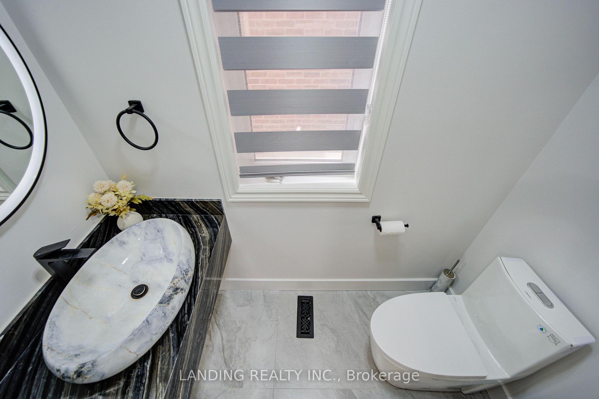 Photo 4 of 118 Beckett Avenue, Markham, Berczy — HOMEH