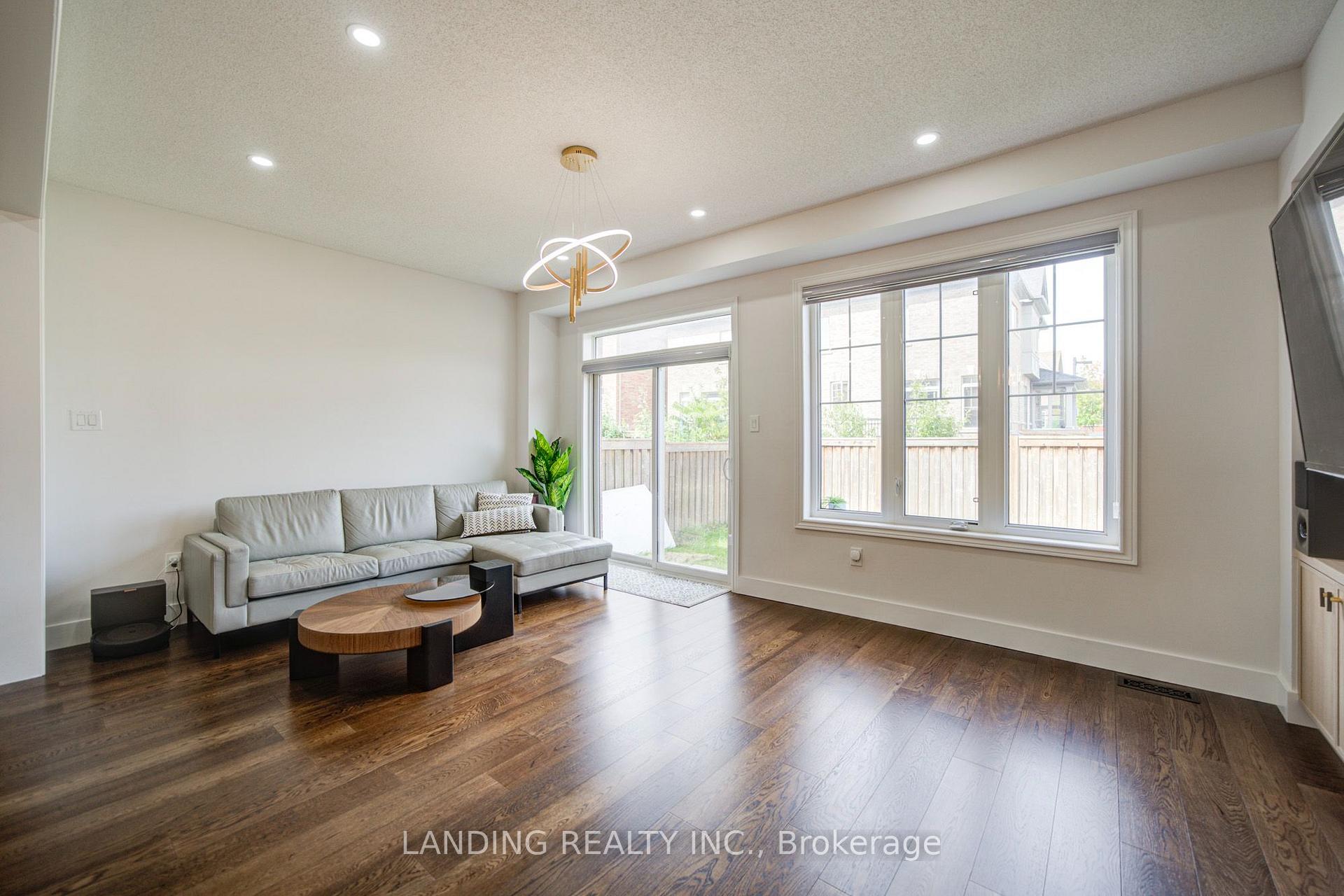 Photo 12 of 118 Beckett Avenue, Markham, Berczy — HOMEH