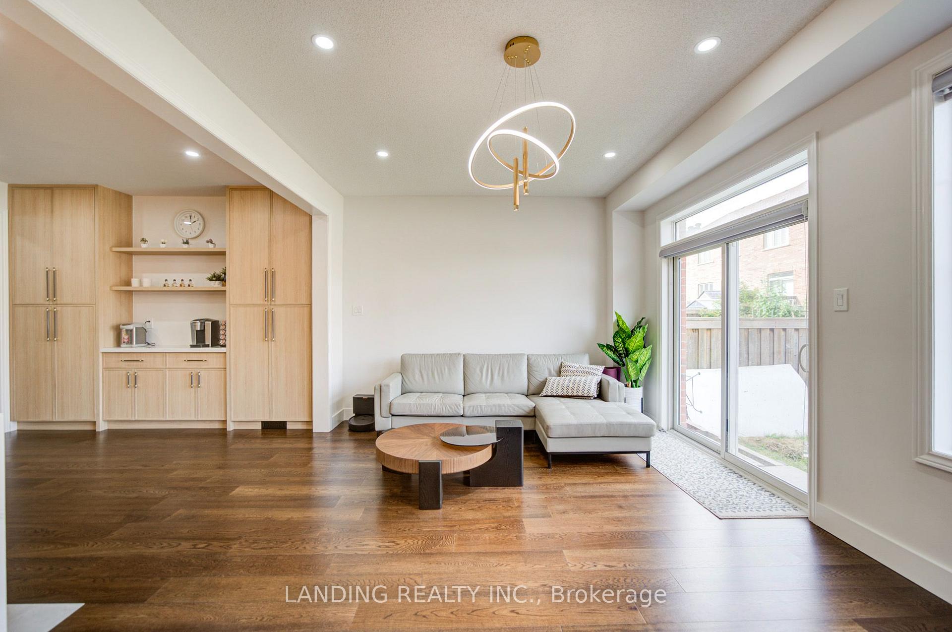 Photo 13 of 118 Beckett Avenue, Markham, Berczy — HOMEH