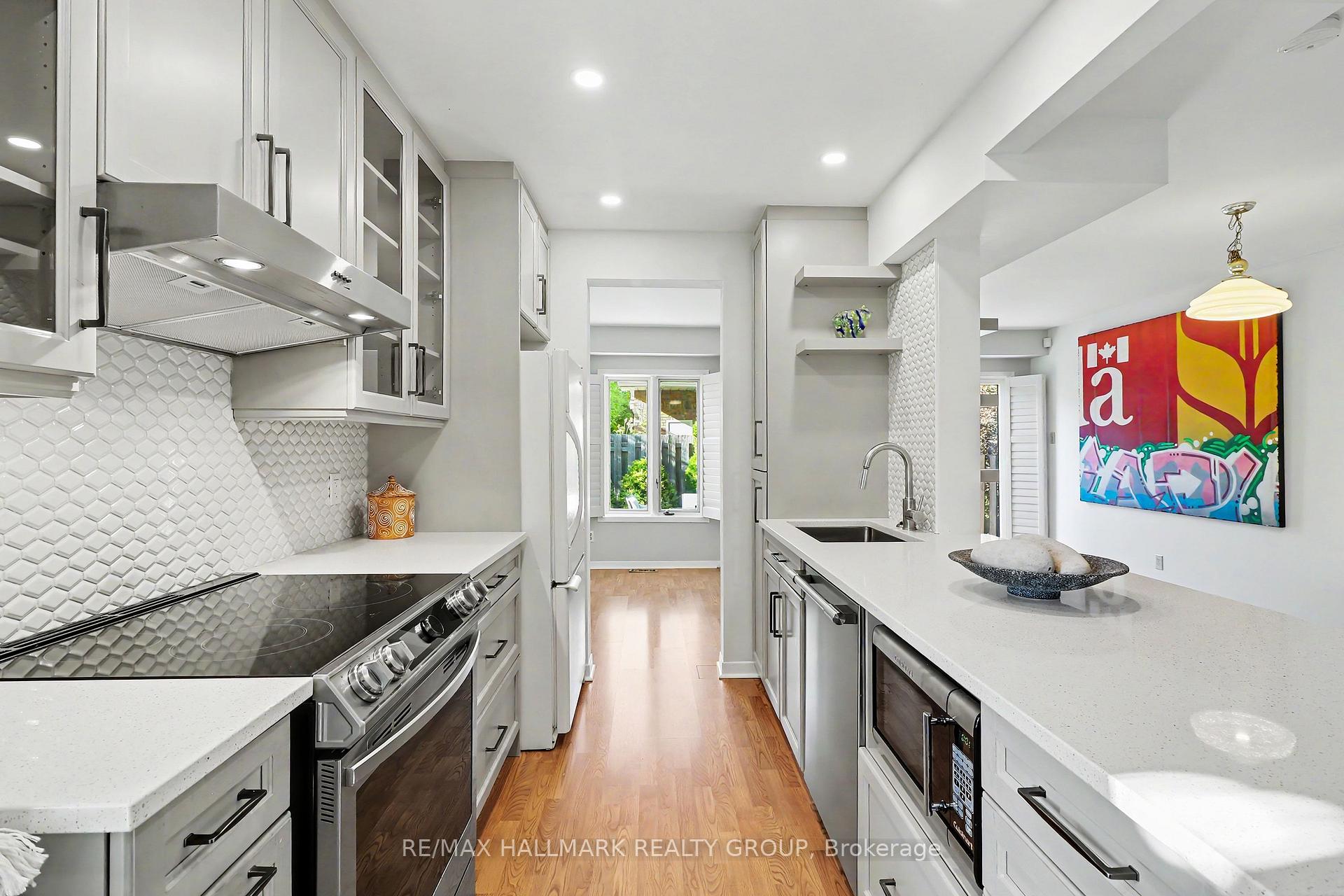 Photo 5 of 135 Evelyn Avenue, Ottawa, Ottawa East — HOMEH