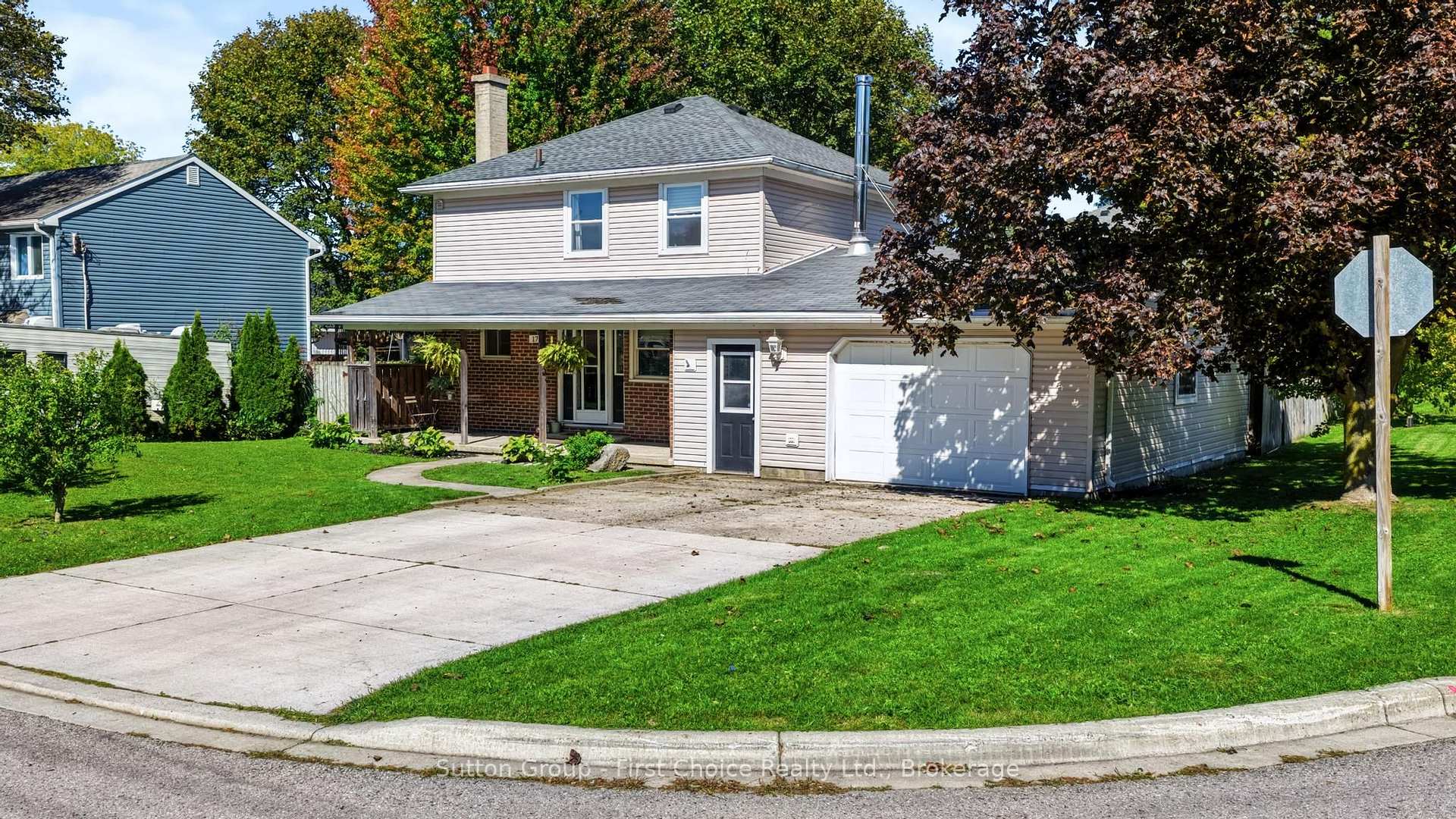 Photo 1 of 17 Regina Road, Huron East, Vanastra — HOMEH