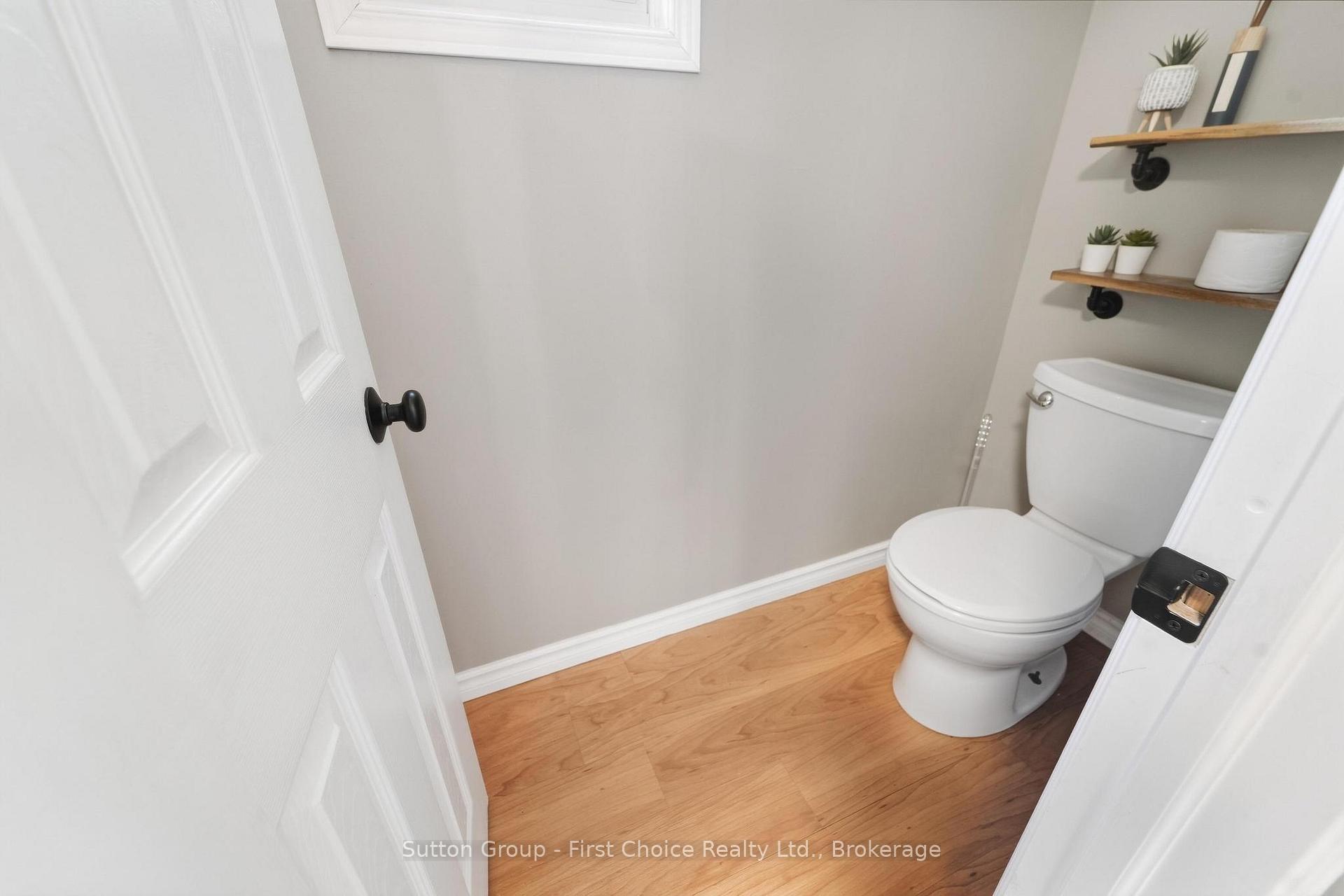 Photo 19 of 17 Regina Road, Huron East, Vanastra — HOMEH