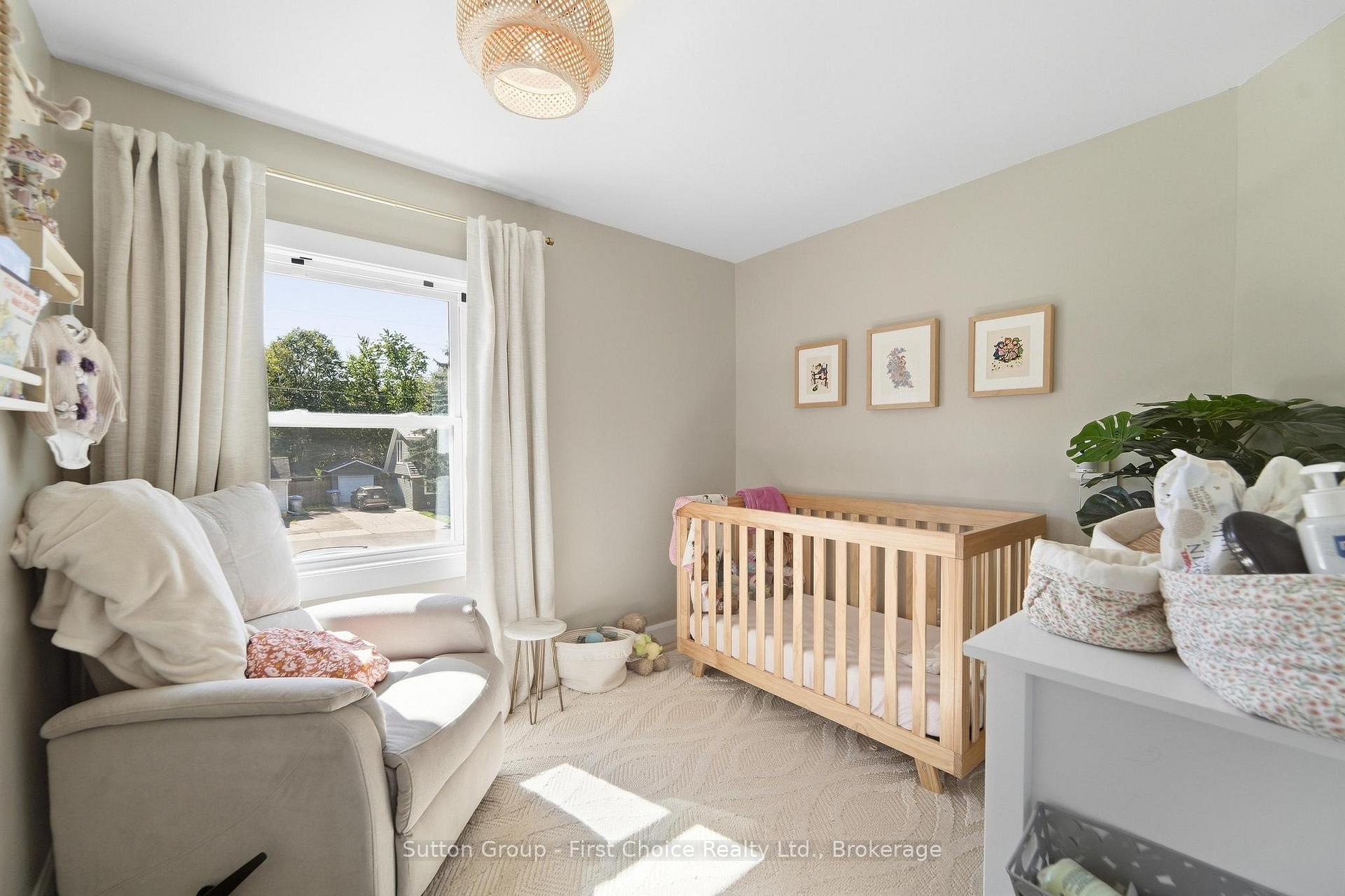 Photo 24 of 17 Regina Road, Huron East, Vanastra — HOMEH