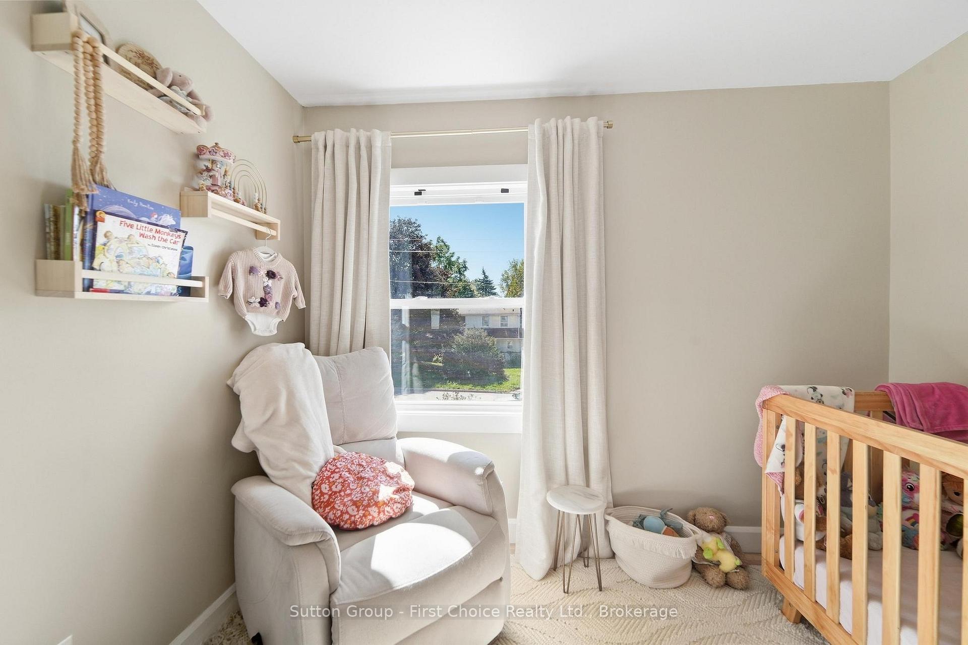 Photo 25 of 17 Regina Road, Huron East, Vanastra — HOMEH