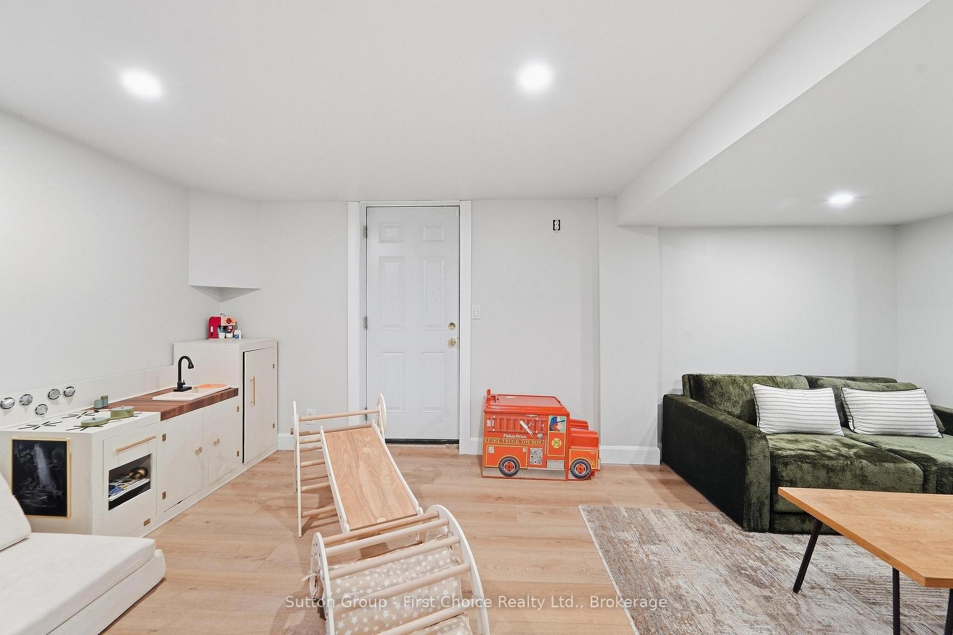 Photo 31 of 17 Regina Road, Huron East, Vanastra — HOMEH